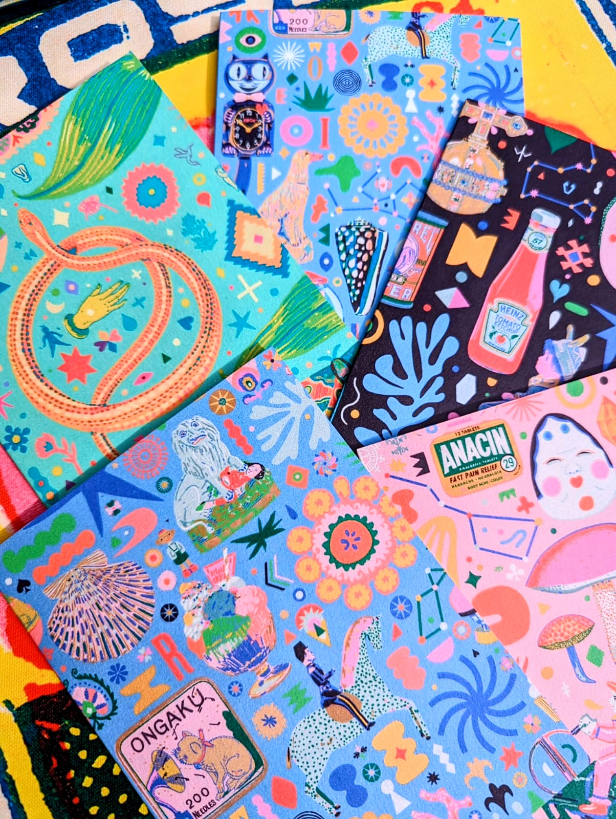 Set of 5 beautifully illustrated cards of Asian packaging, folk art , and favourite objects by Bristol printmaker Anna Higgie, beautifully printed in the most glorious colours!
Set of 5 cards.
Blank inside
Cards come with coloured envelopes.