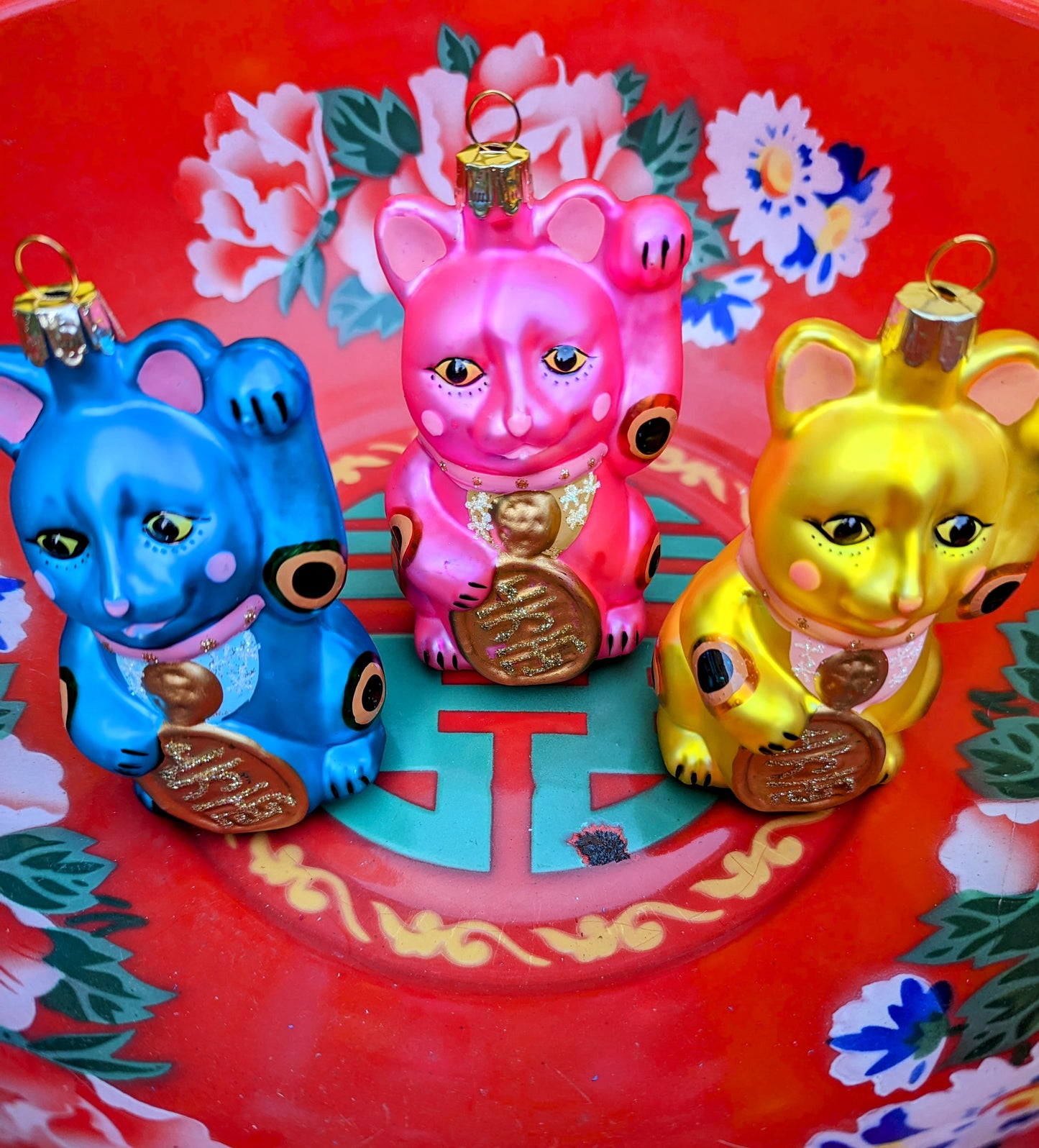 Brightest lucky cat glass decoration