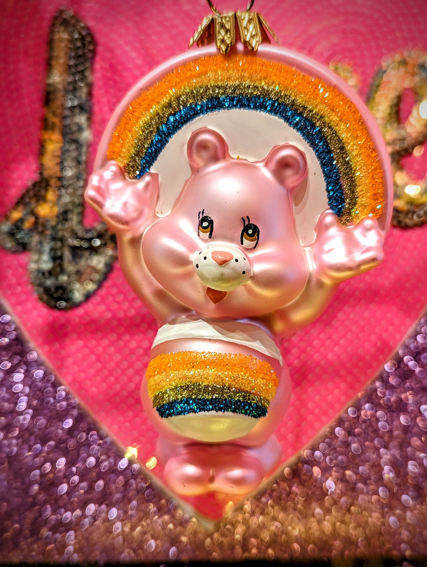 Back to the 1980's with this rainbow dose of cute nostalgia!!, hand painted and glittered glass bauble!!
12 x 7 x 5cm
Fragile,handle with care.
Cody foster and co rainbow bear