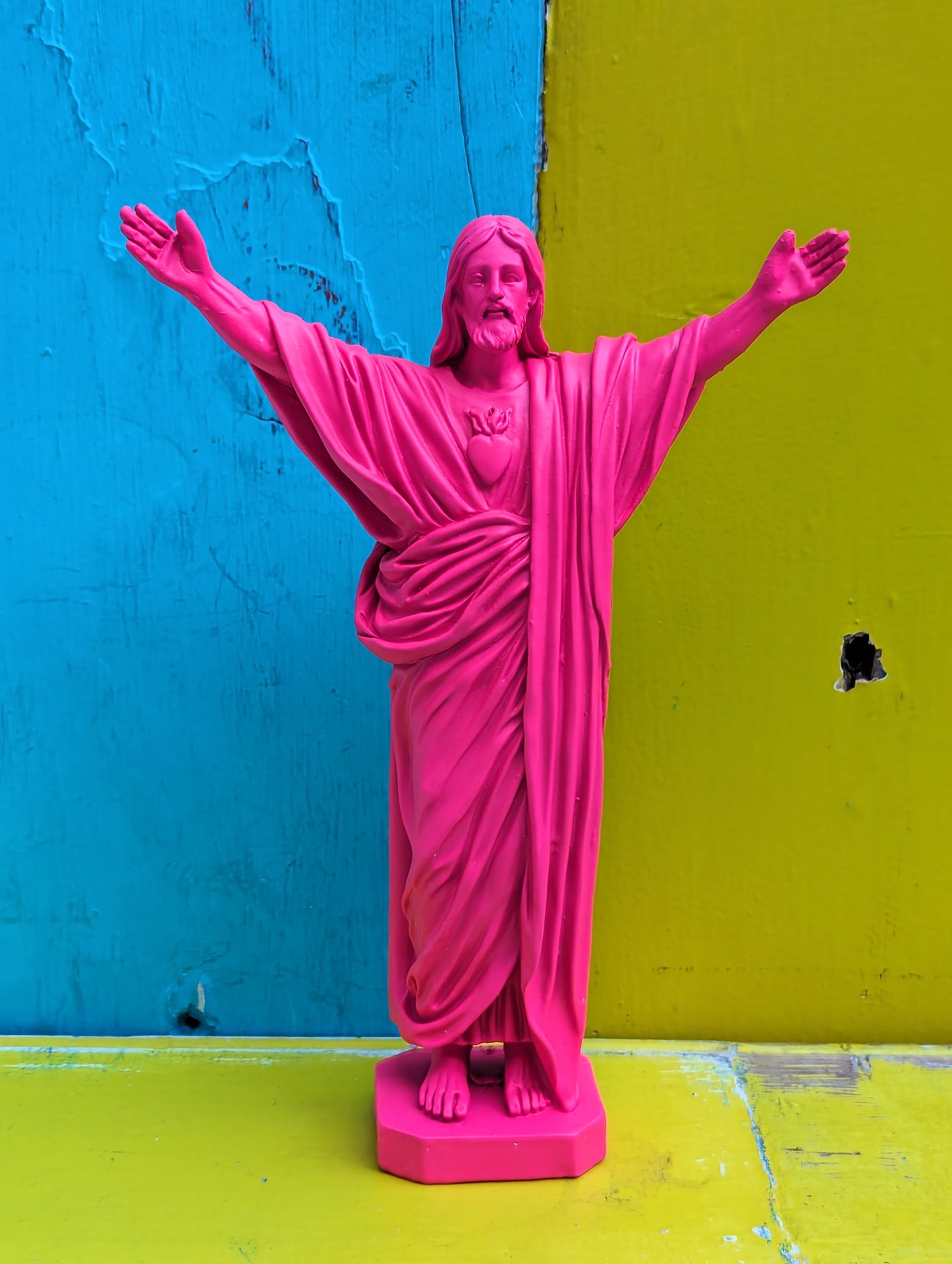 Divine kitsch statues - Jesus