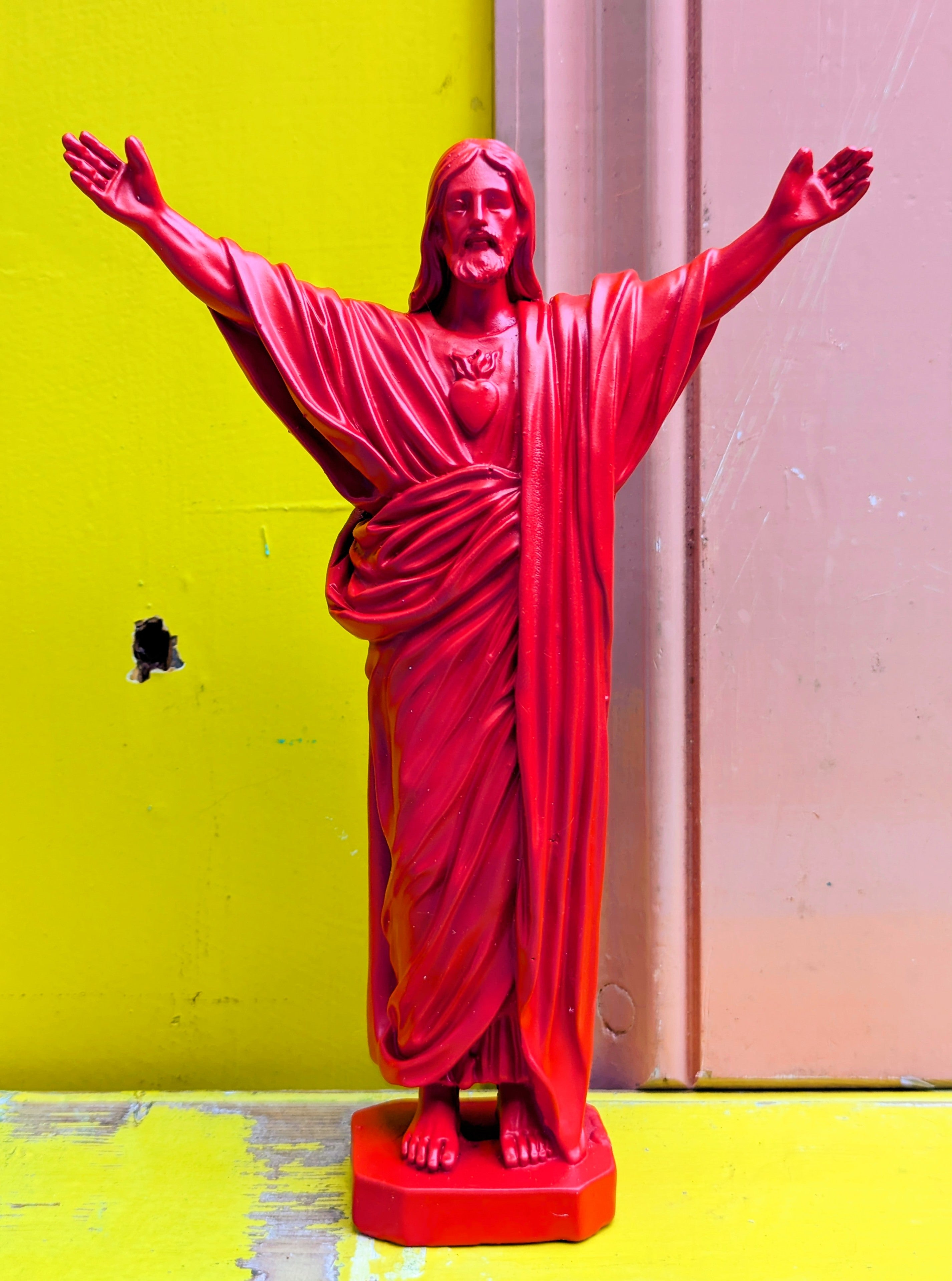 Divine kitsch statues - Jesus