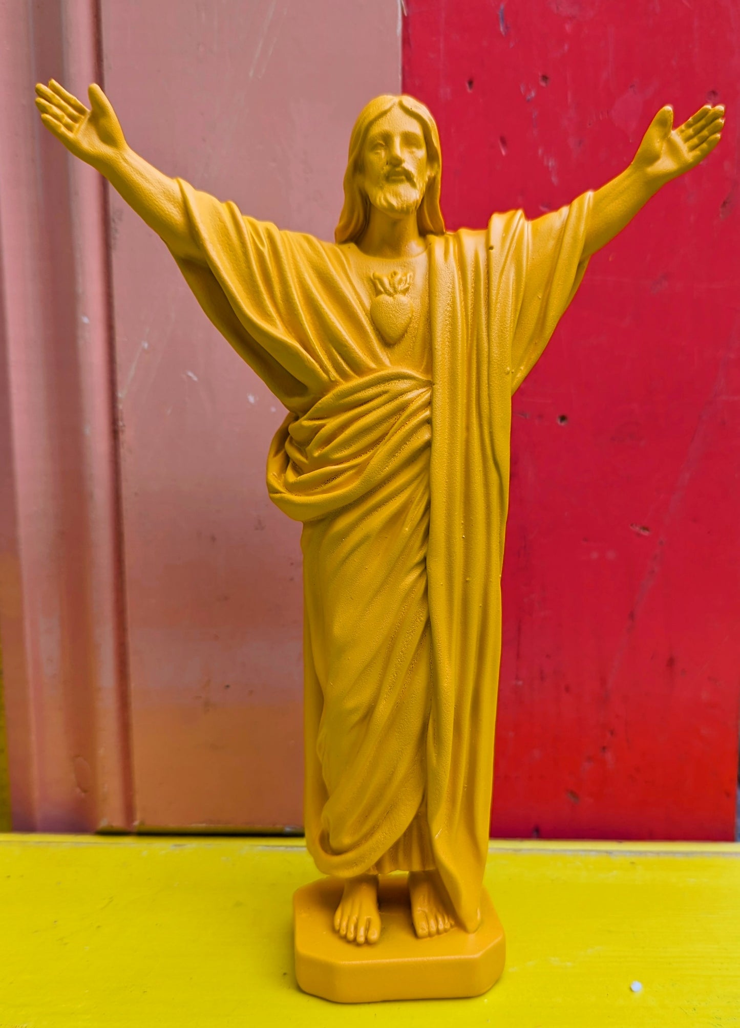 Divine kitsch statues - Jesus