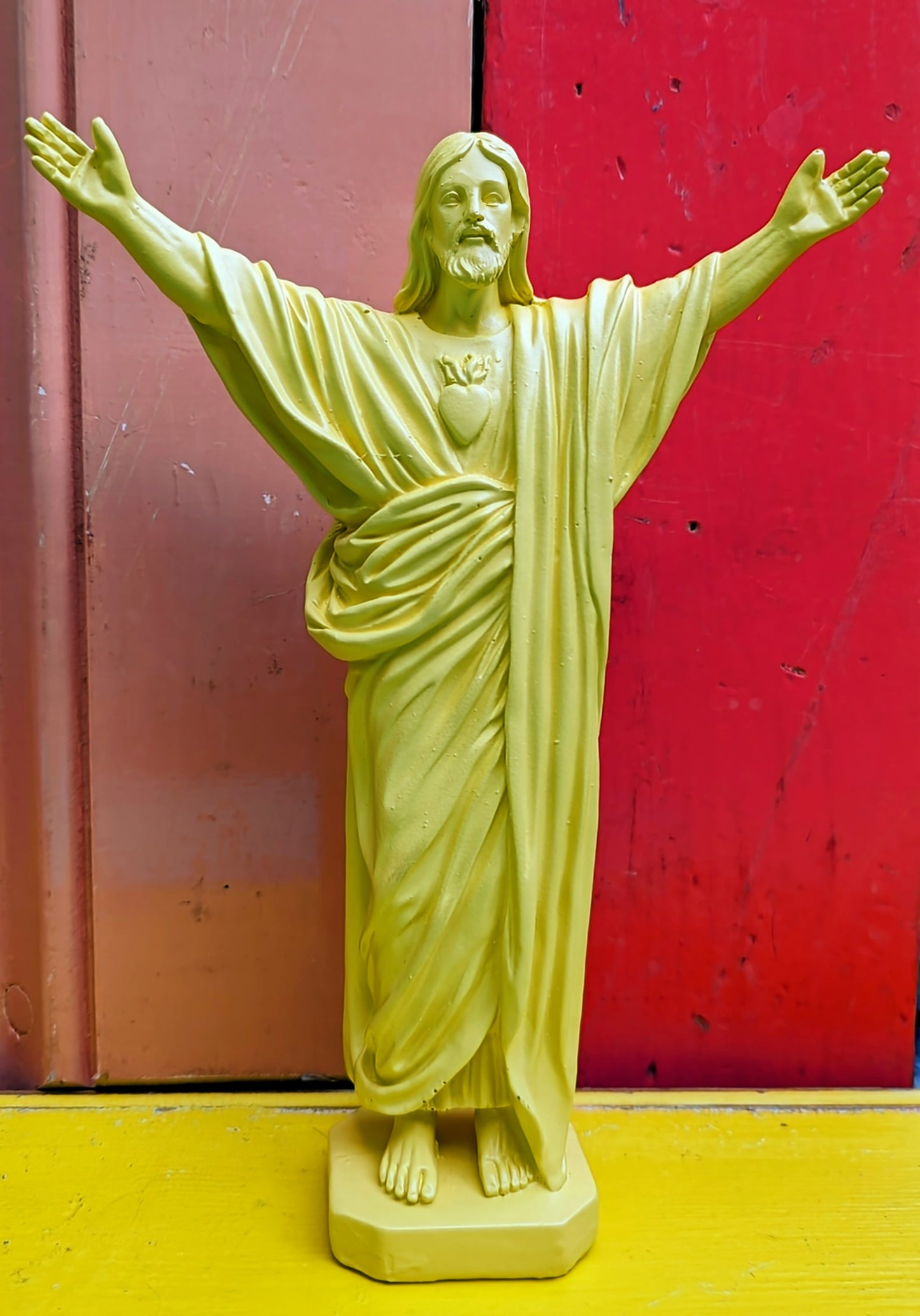 Divine kitsch statues - Jesus