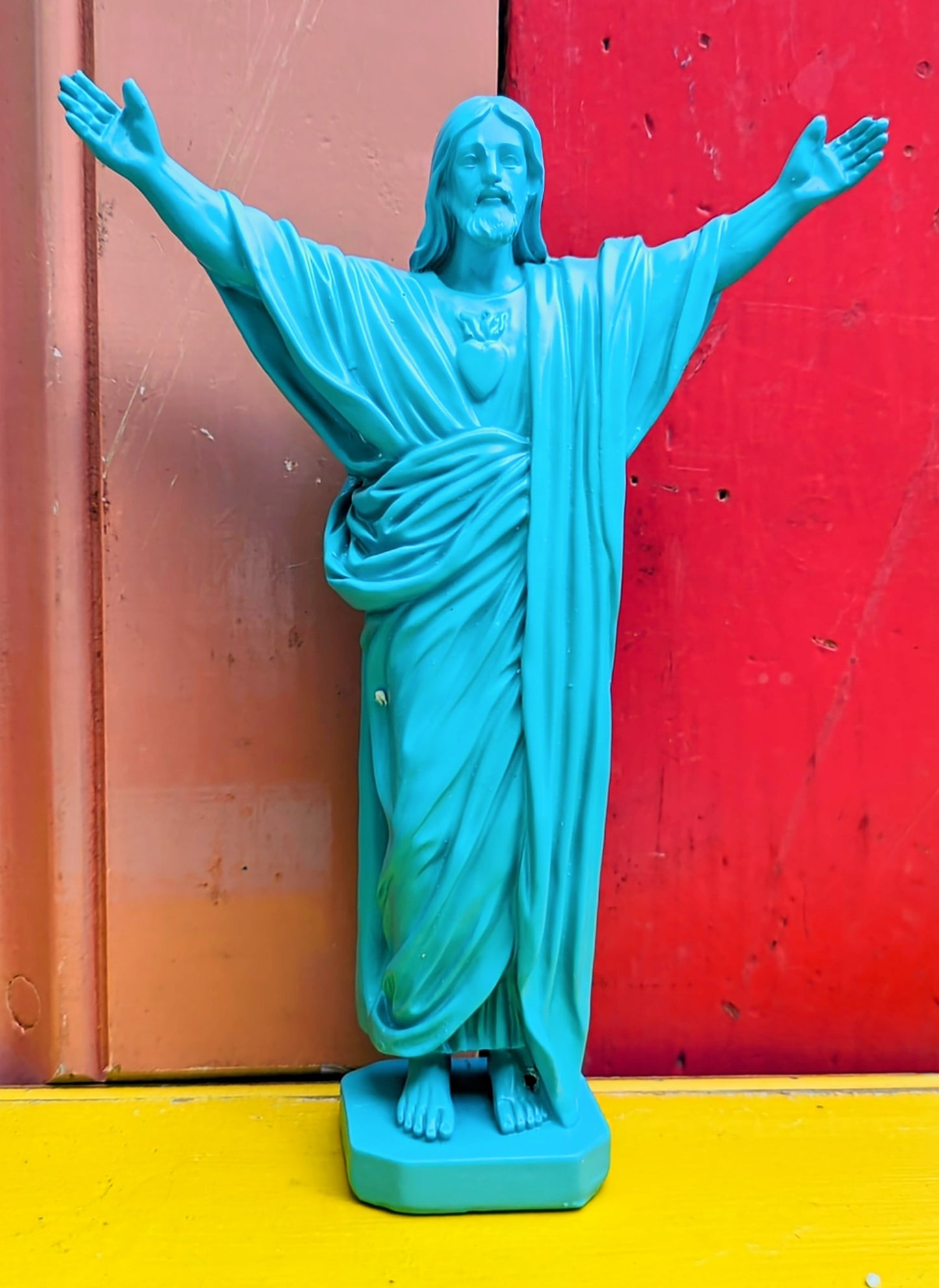 Divine kitsch statues - Jesus