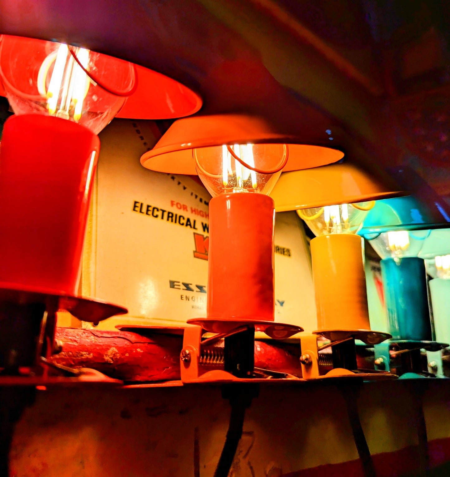 Mushroom clip light