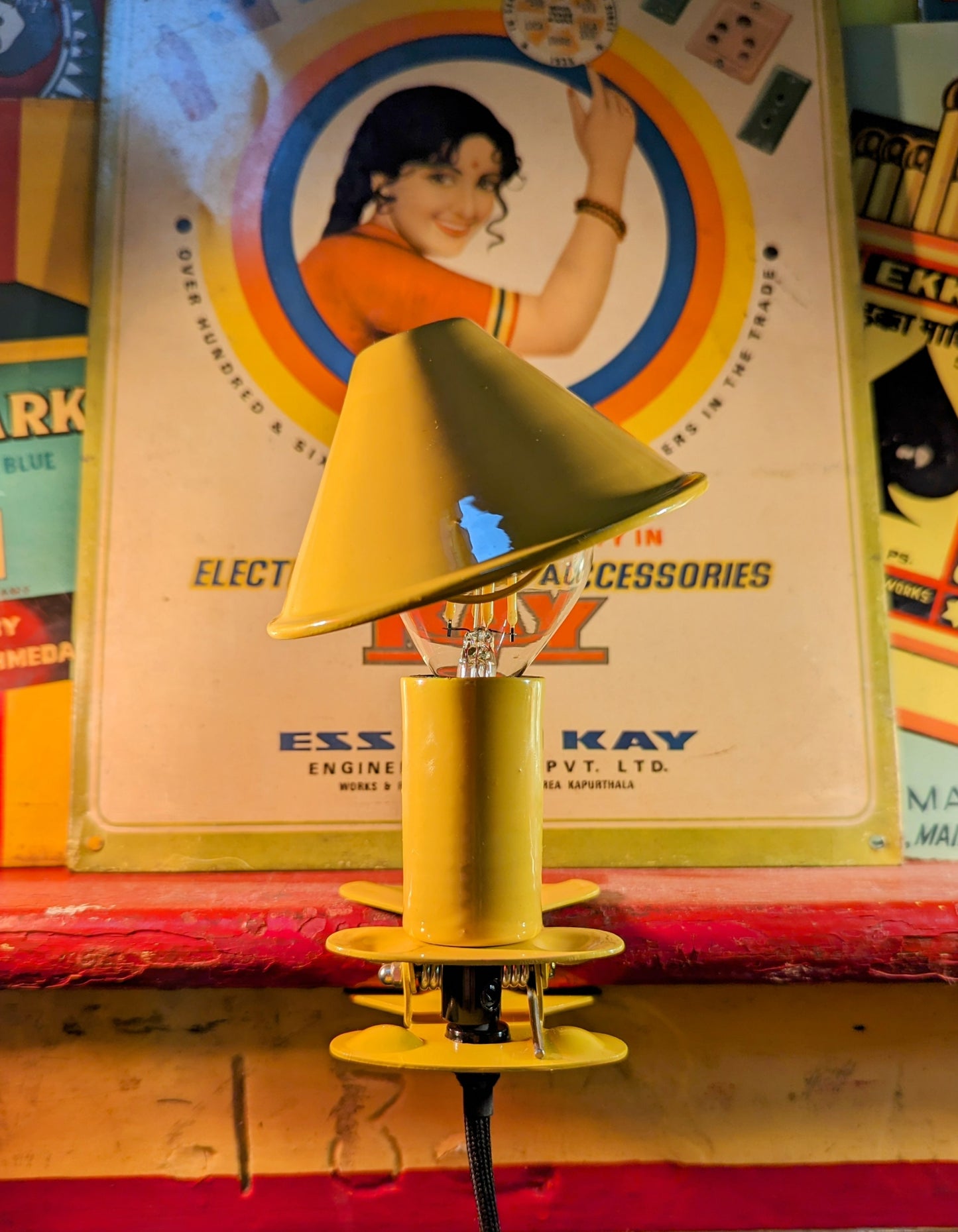 Mushroom clip light