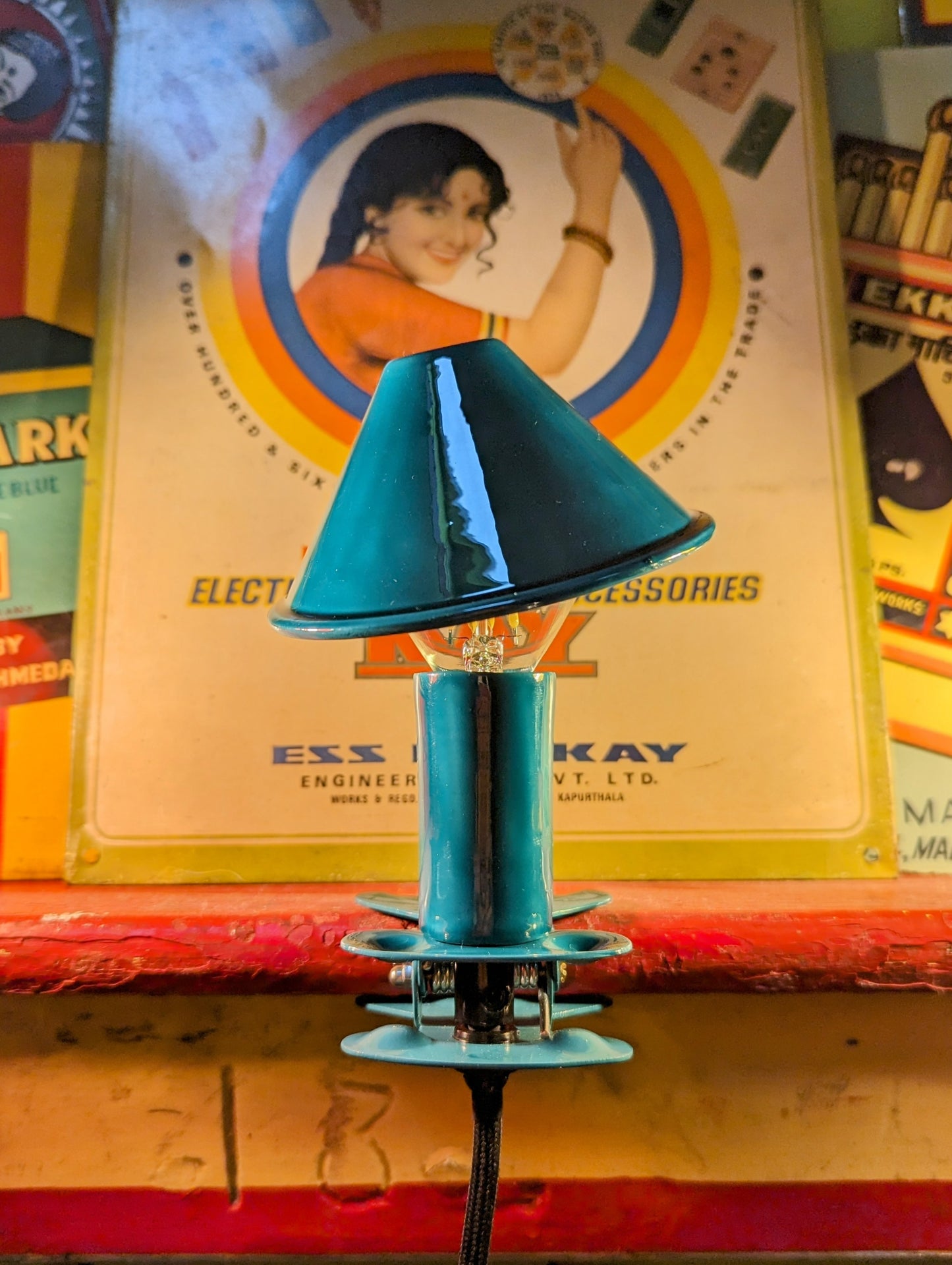Mushroom clip light