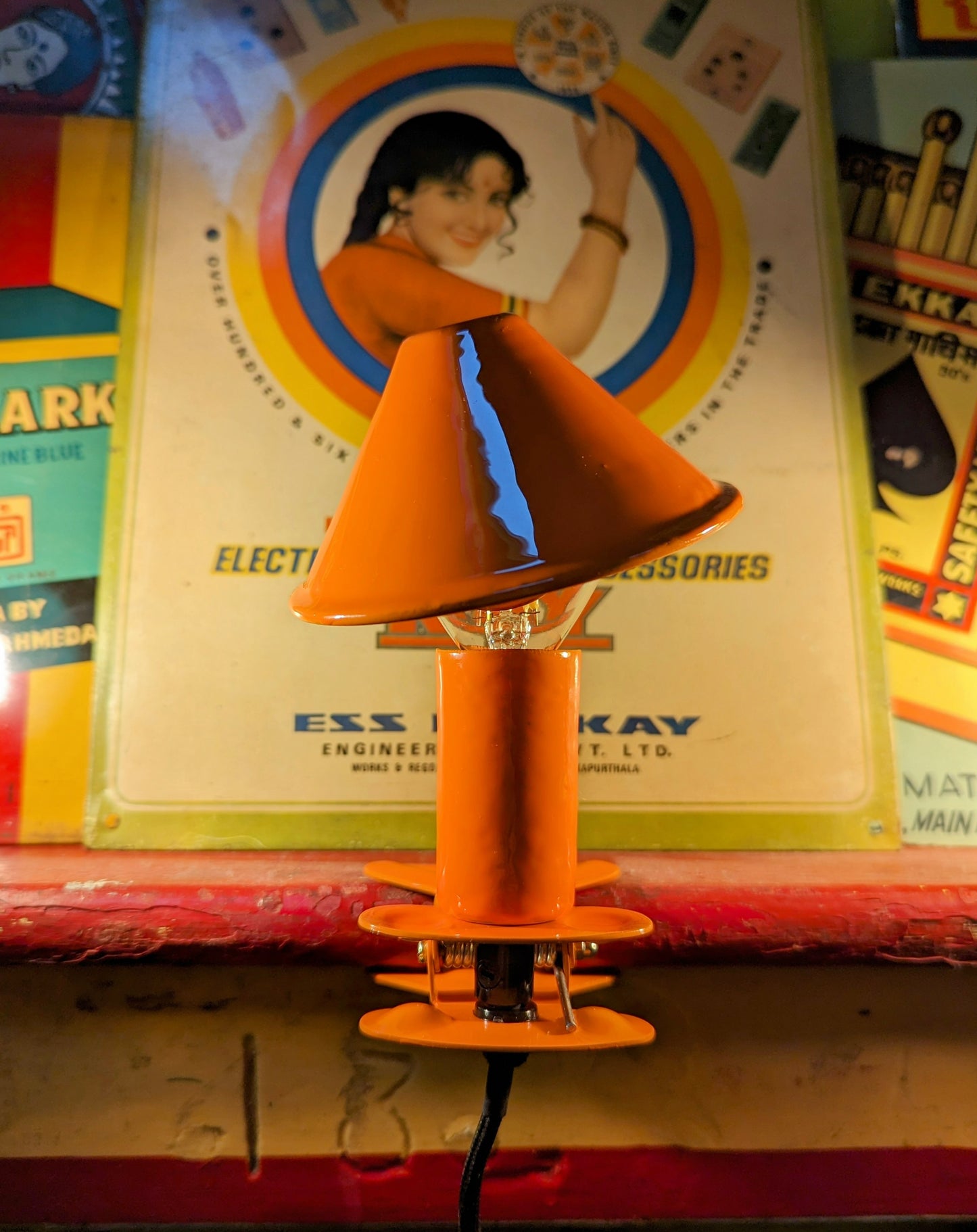 Mushroom clip light