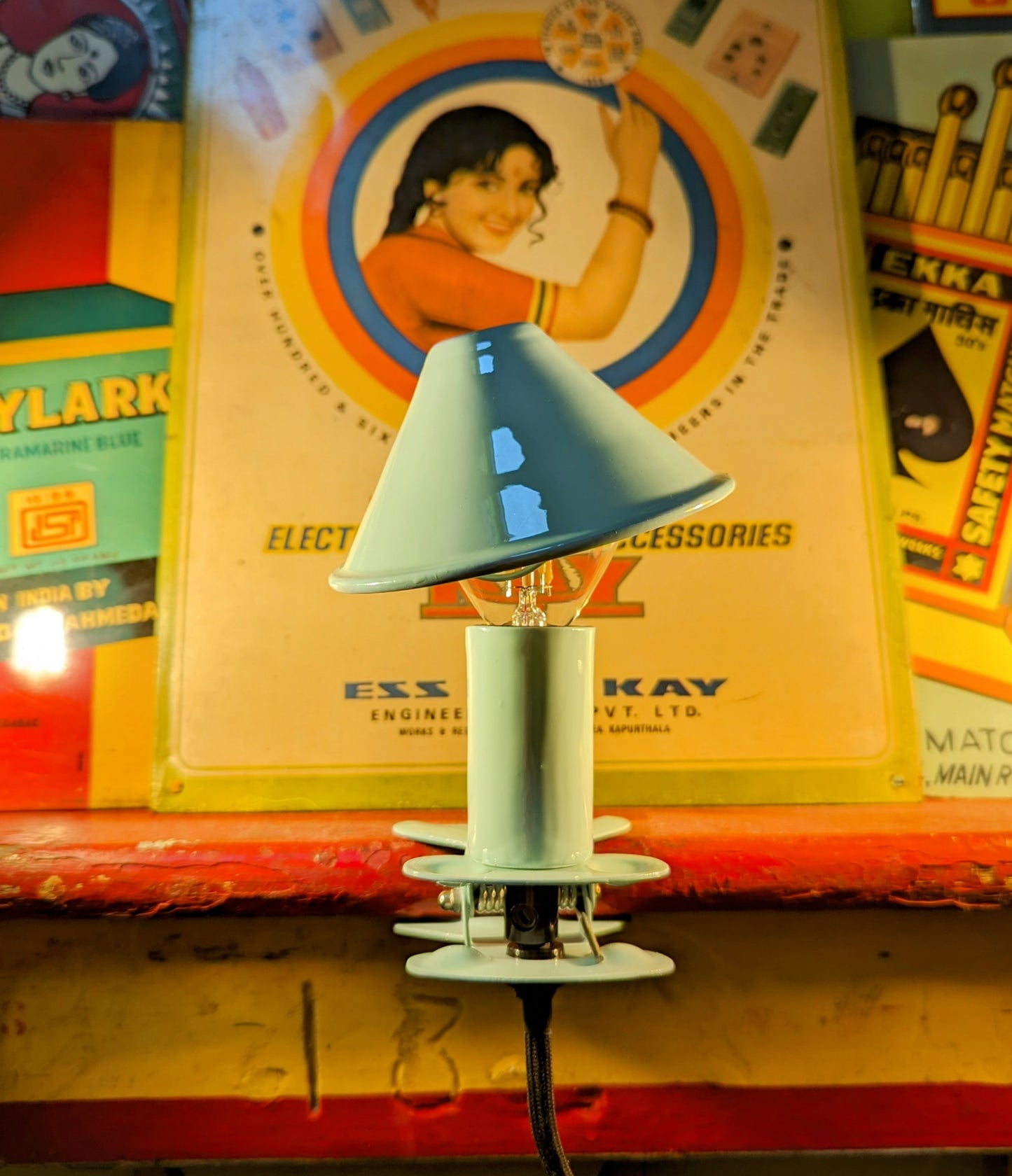 Mushroom clip light
