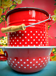 Heavy utilitarian but bonkersly gorgeous Romanian enamelware basin and bucket!
The basin makes a fabulous fruit bowl, and the bucket looks fab planted up or even makes a fab bin!
Gorgeous decorative uses as well as practical!
Basin 27 cm diameter, 10 cm height with extra 2cm either side for the two handles
Bucket is 22cm diameter, 22cm height.
Enamelled  steel.