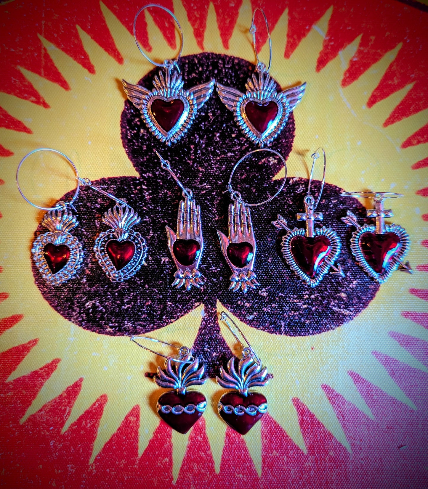 All the love with these fabulous sacred heart and hand big and beautiful hoops!
Enamelled stainless steel
Hoop 2.5cm , charms vary
Milagros
Silver hoops
Sacred heart earrings
Heart in hand
