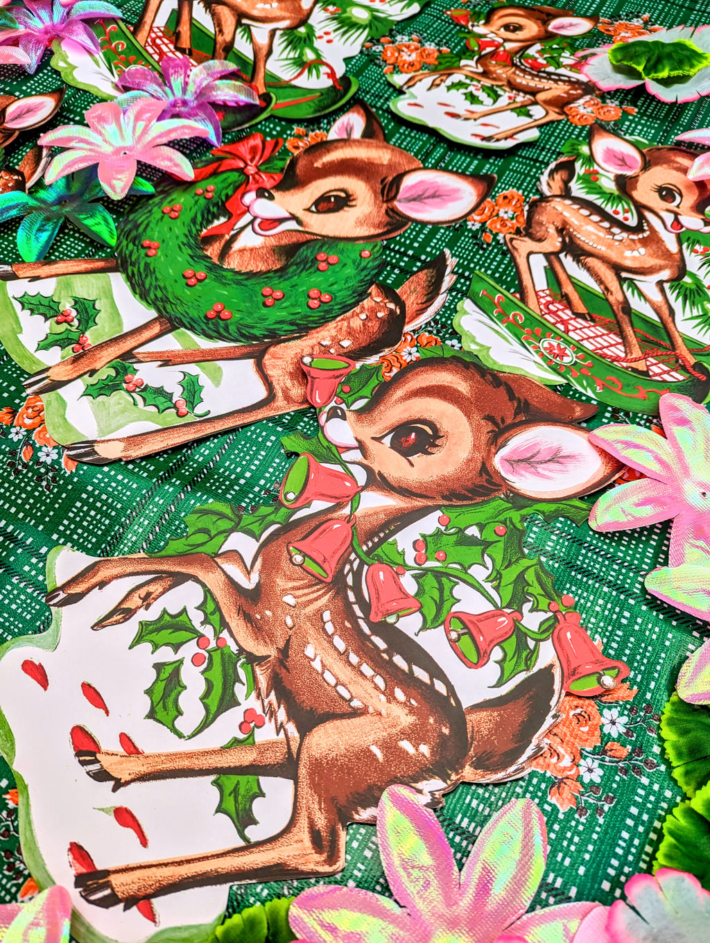Gorgeous American vintage style Bambi reindeer cut outs for Christmas displays and decorations, these are soooooocute!!!

Pack of 6 containing

3 x 36cm high and 3 X 25cm high designs.

Made of printed card, printed both sides

 