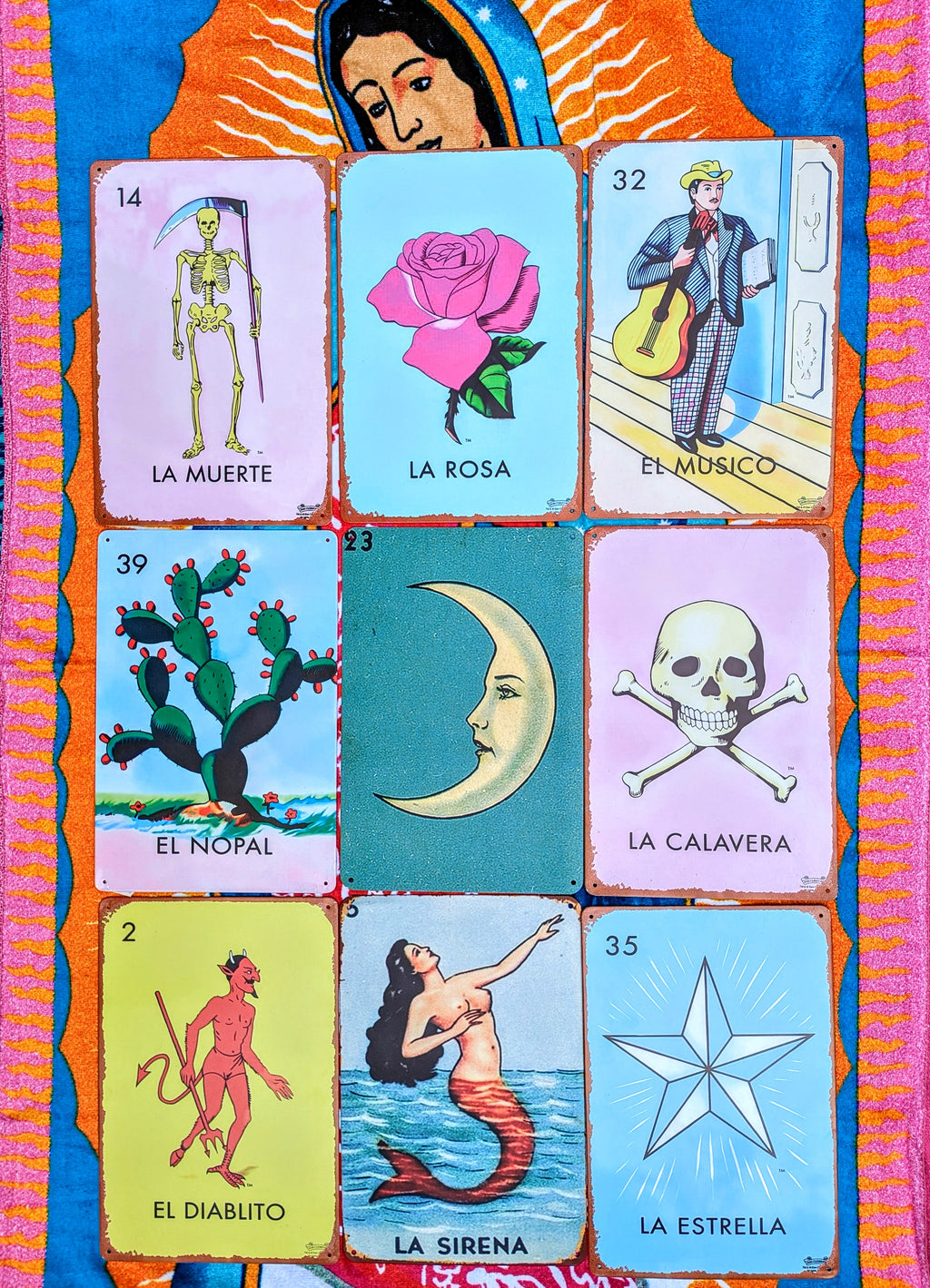 Mexico most iconic Loteria game pieces on a tin sign! 

Great up on the wall or even tile behind a sink or cooker with them for a bit of eye joy!! And ....how good would they look in a Mexican cafe???!!!!

20x30cm

Printed tin

Not original vintage.