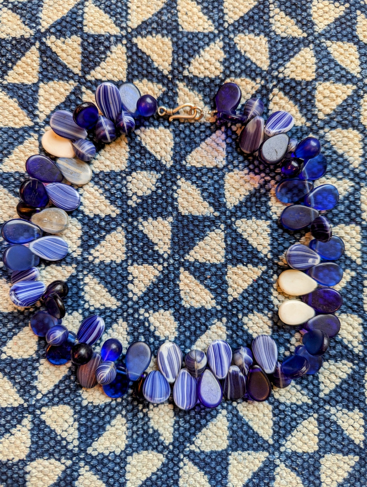 Indigo lovers trade beads