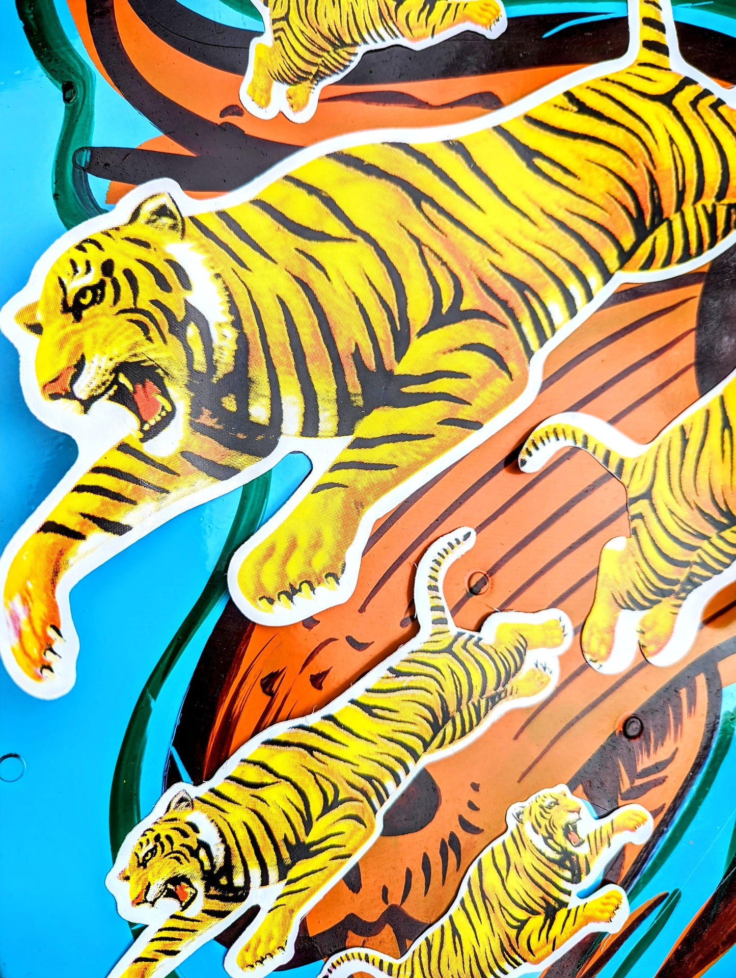 Fantastic Indian rickshaw/bus sticker set of leaping tigers, to make your vehicle go faster and better, more powerful!!.....or just fancy up your computer or giftwrapping!!
Set of 8 stickers
2 x 35cm long
2 x 23cm long
2 x 18cm long
2 x 12cm long