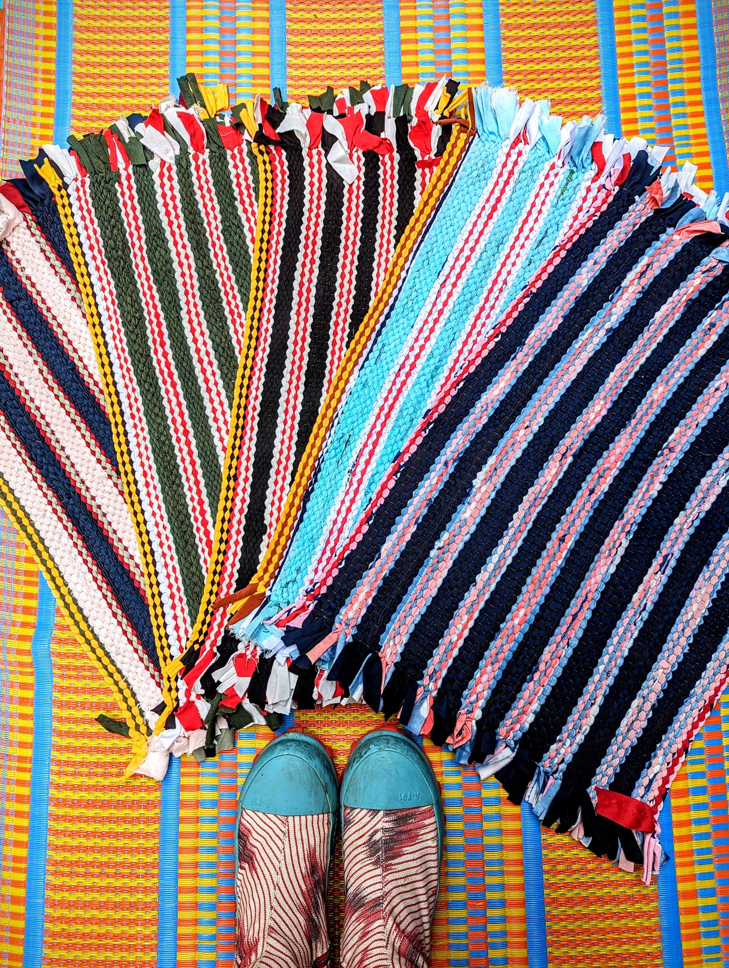 Made from surplus fabrics produced from the sports garment industry in Thailand, used as bathroom and doorway mats, and handily machine washable!
Due to their reuse and recycle nature, the colours and sizes vary a little.
Approx 60 x 38cm