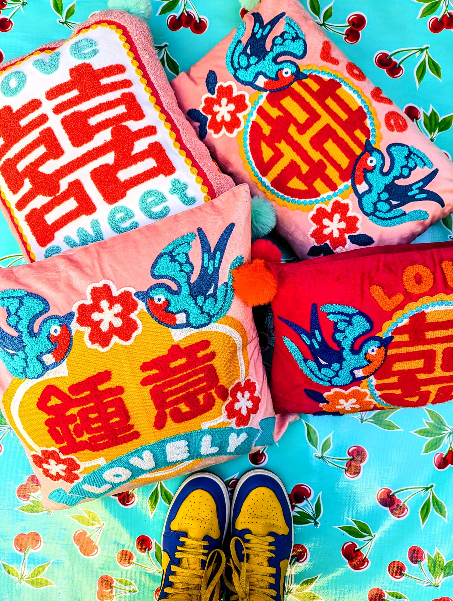 Prettiest pastel tufted chinese love and lovely cushions, because who doesn't need a bit of love in their lives???
Tufted cotton on velvet.
Square style 45 X 45cm (including feather pad)
48cm x 28cm long style (including feather pad)
42 X 35cm tall style (including poly pad)