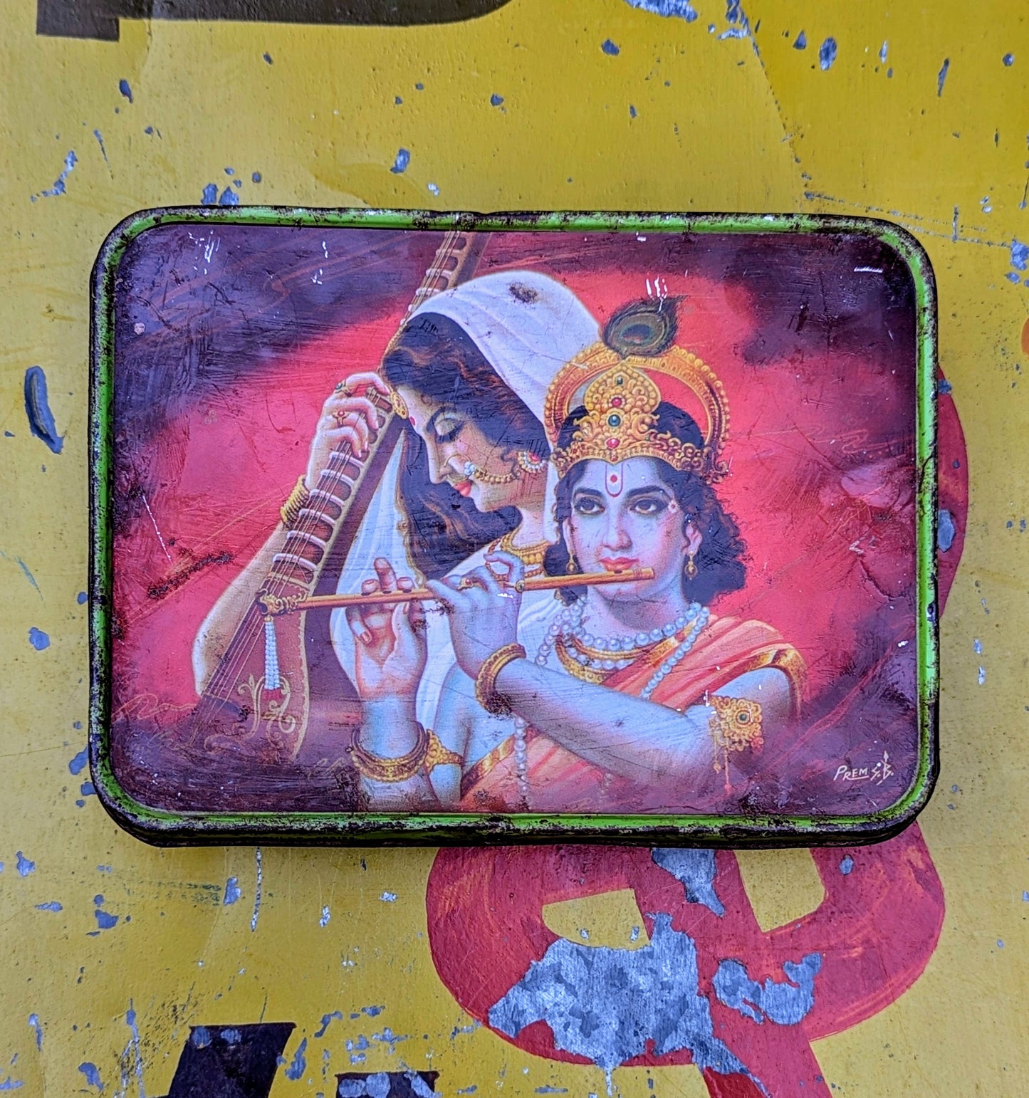 Vintage indian tins - Azad - small