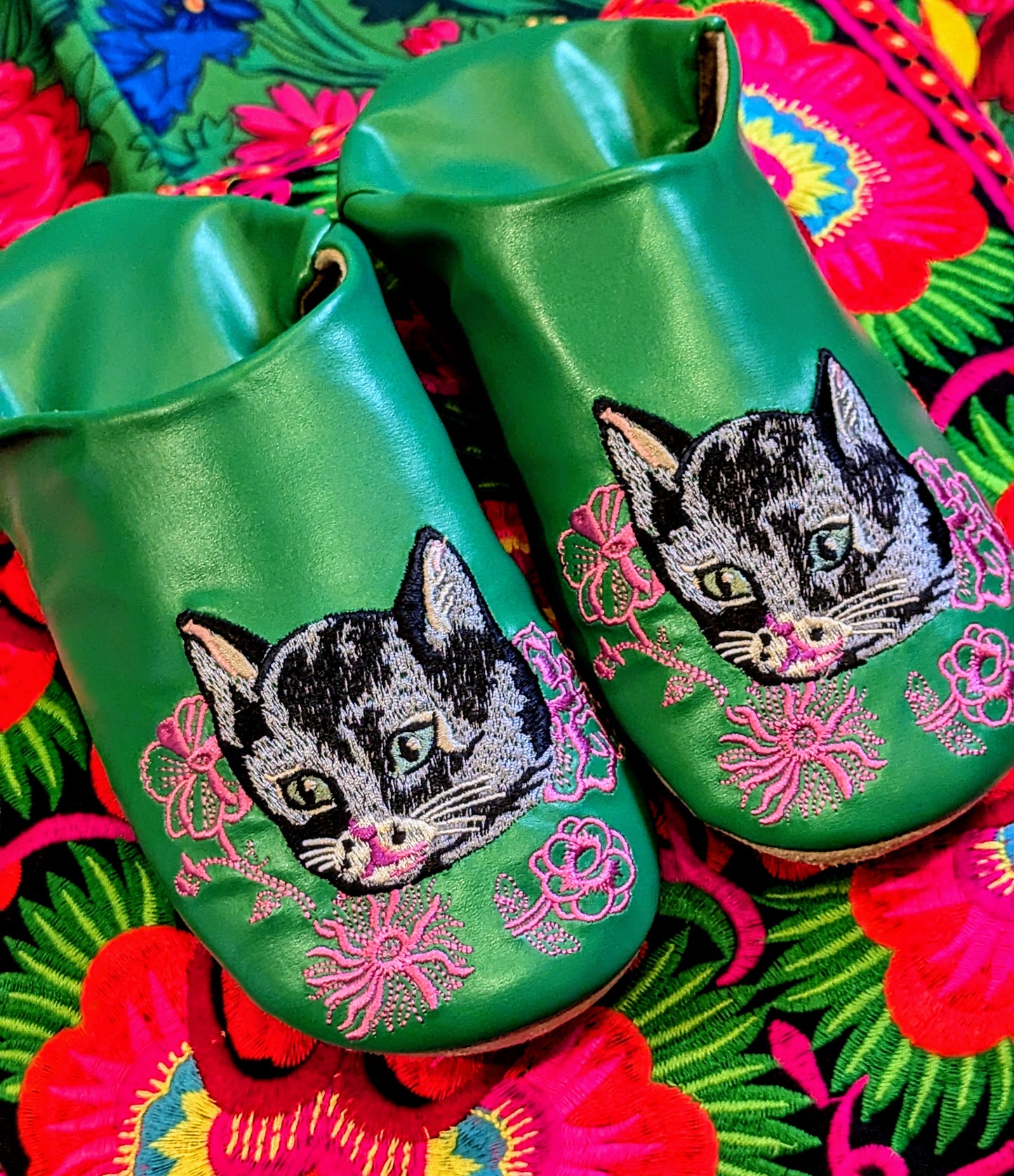 Sweet puss embroidered slippers
