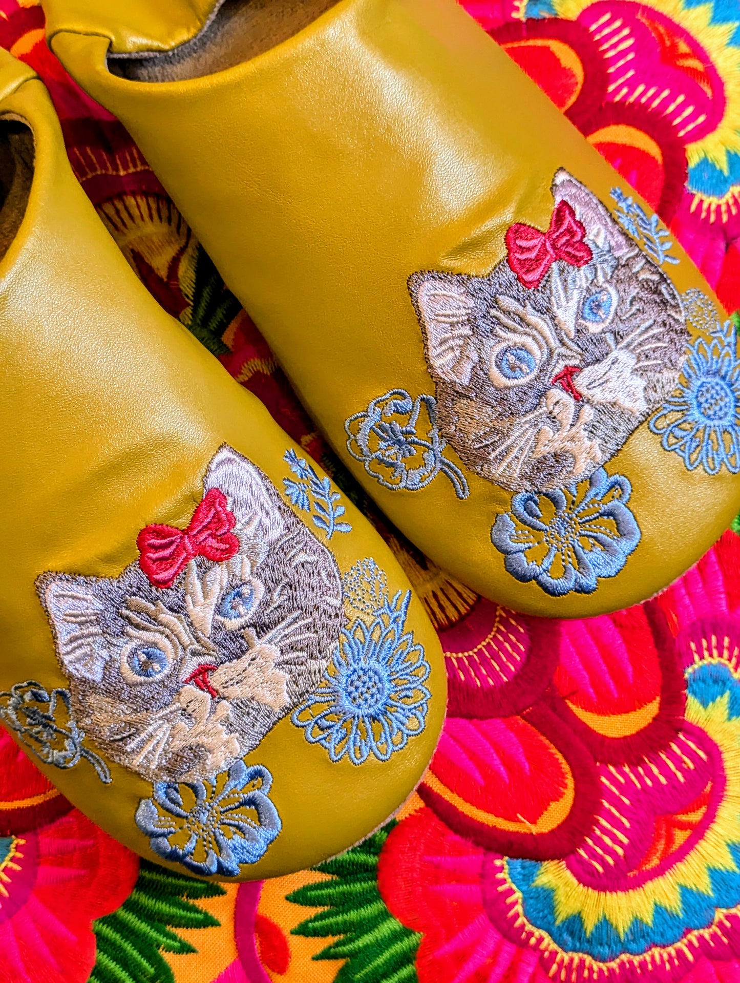 Sweet puss embroidered slippers