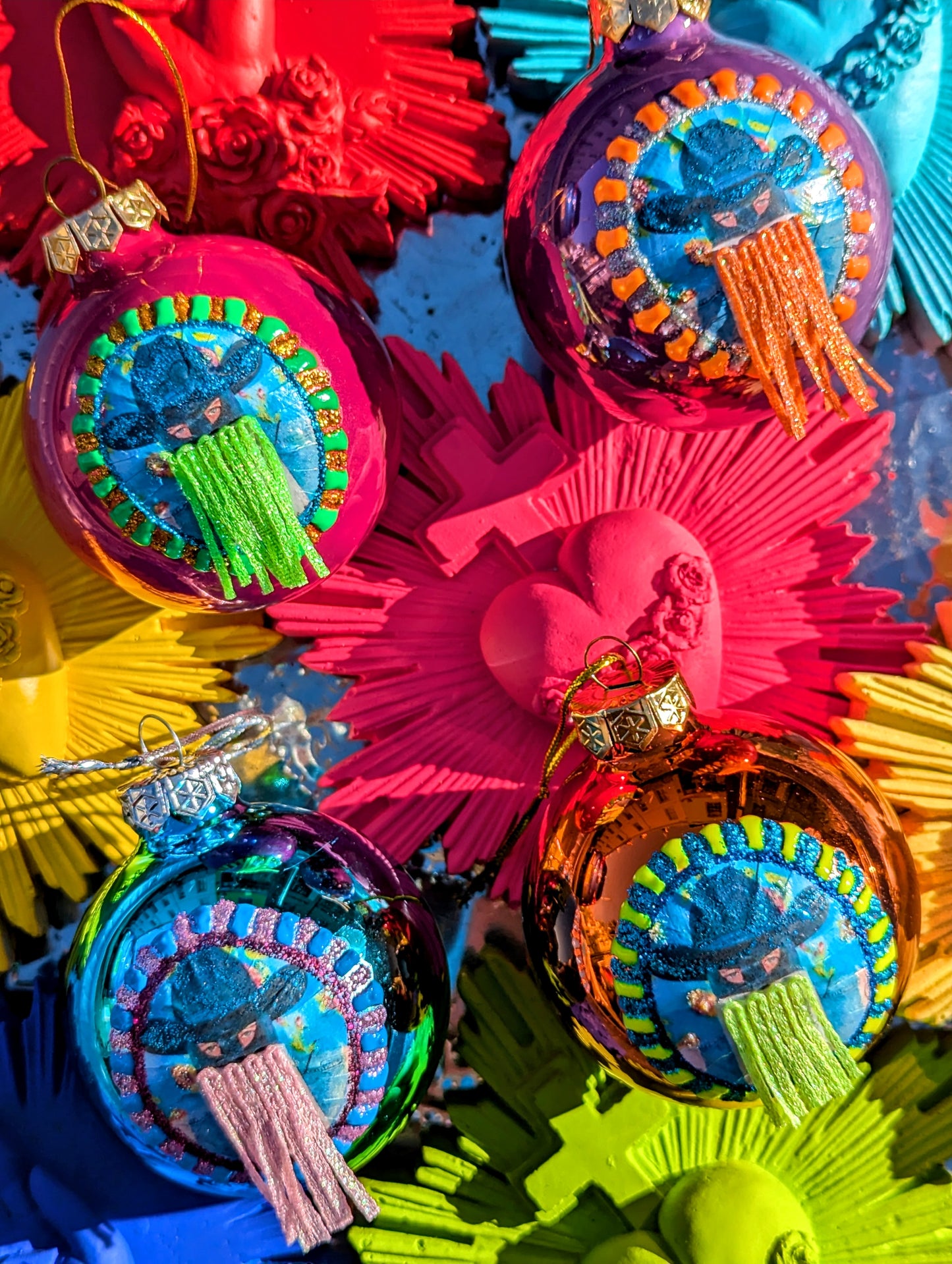 Lovingly festooned Orville Peck just for our much adoring (as are we) customers!!!
Beautifully better than ever, super spangling glass baubles adorned in a whole lota glitter and of course the tassle,,, what's not to love!!!
All handmade by us so may vary.
8cm approx
Christmas bauble
Cowboy
Queer Christmas