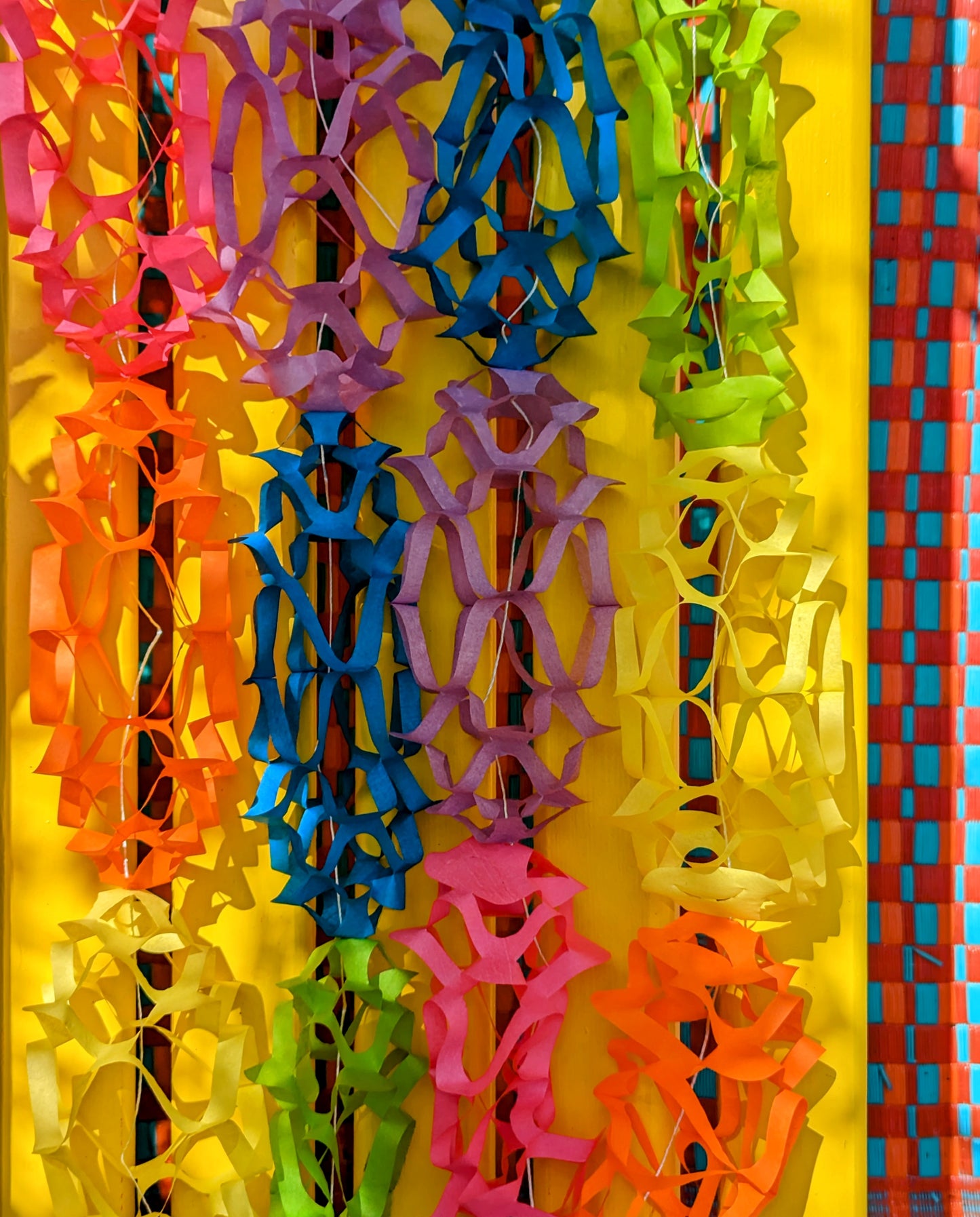 Tissue honeycomb garlands