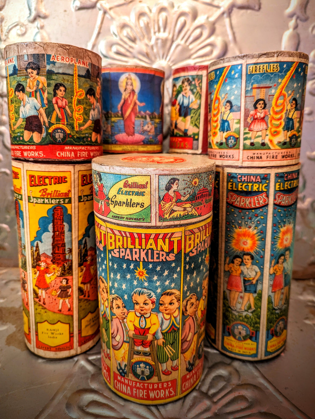 Vintage Indian firecracker boxes covered in the BEST vintage Indian firework and sparkler packaging!

Just gorgeous heavy card tubes to keep your incense,candles,treasures and delights in whilst looking lovely too!!

Tall ones are approx 30 x 9 cm

Short are approx 21 x 11 cm

Items are vintage, so imperfections are included!

 


