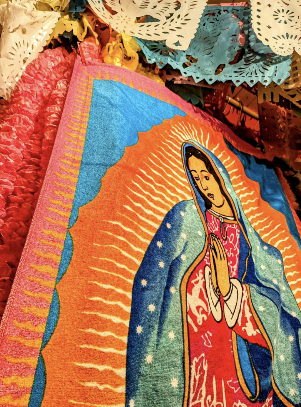 Gorgeously brightly woven quality 100% cotton bath or beach towel featuring a glorious Guadalupe in the most beautiful colours!

How lovely would this look in your bathroom!?

A great present for a traveller or religious kitsch and Mexicana lover too!

Size 70 x 150cm


