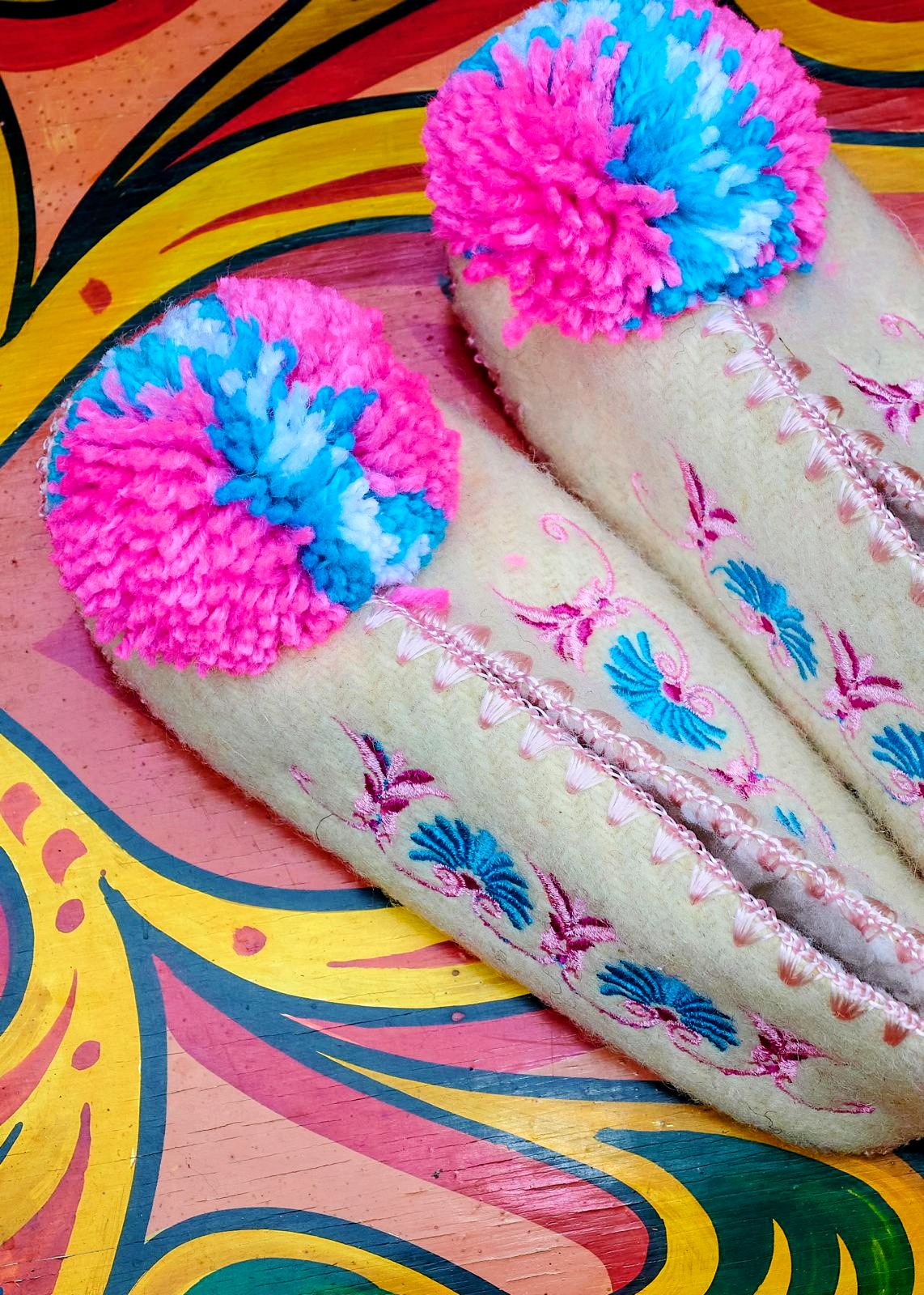 Size 34 Kids Greek slippers