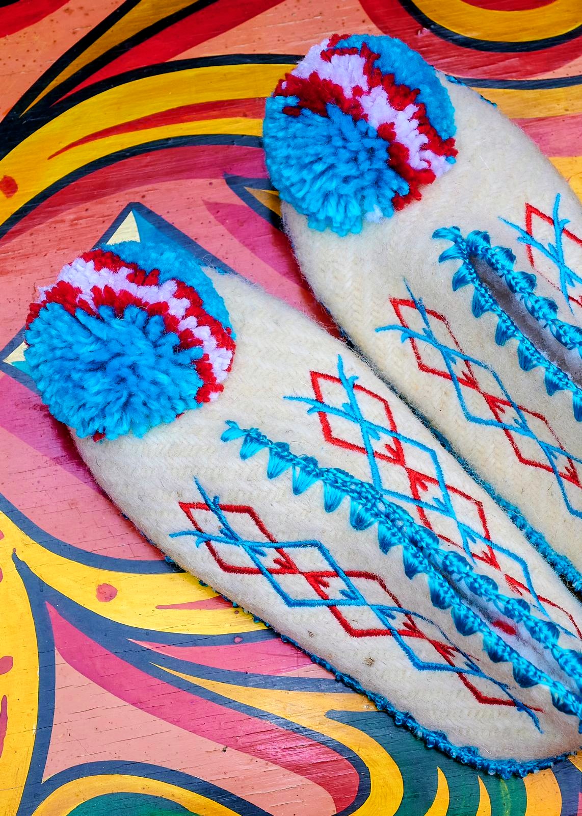 Size 32 Kids Greek slippers