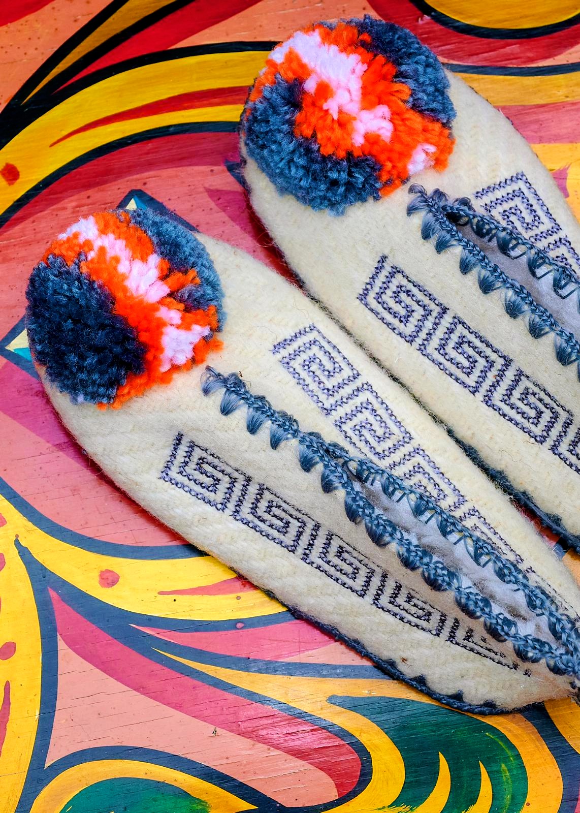 Size 32 Kids Greek slippers