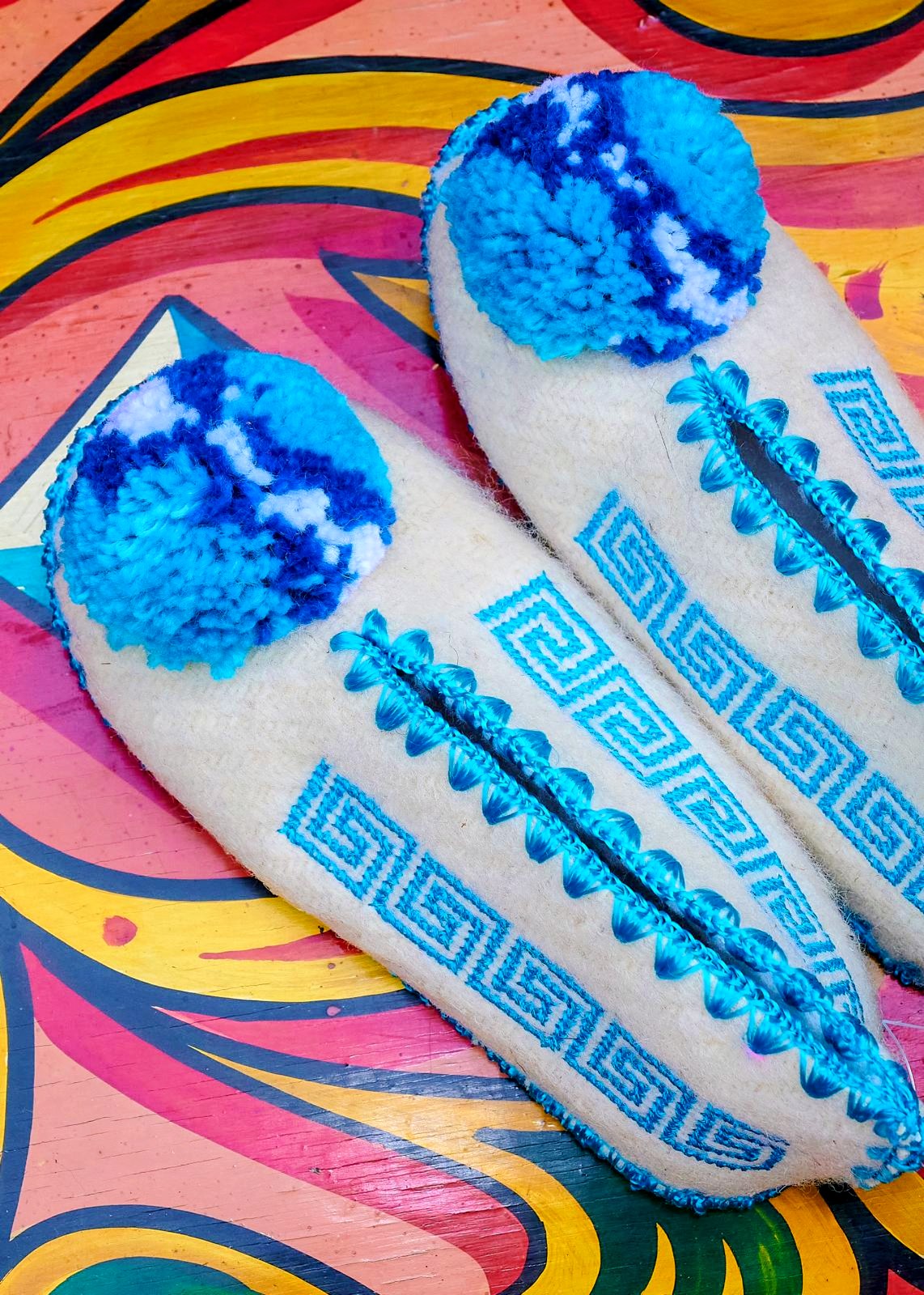 Size 30 Kids Greek slippers