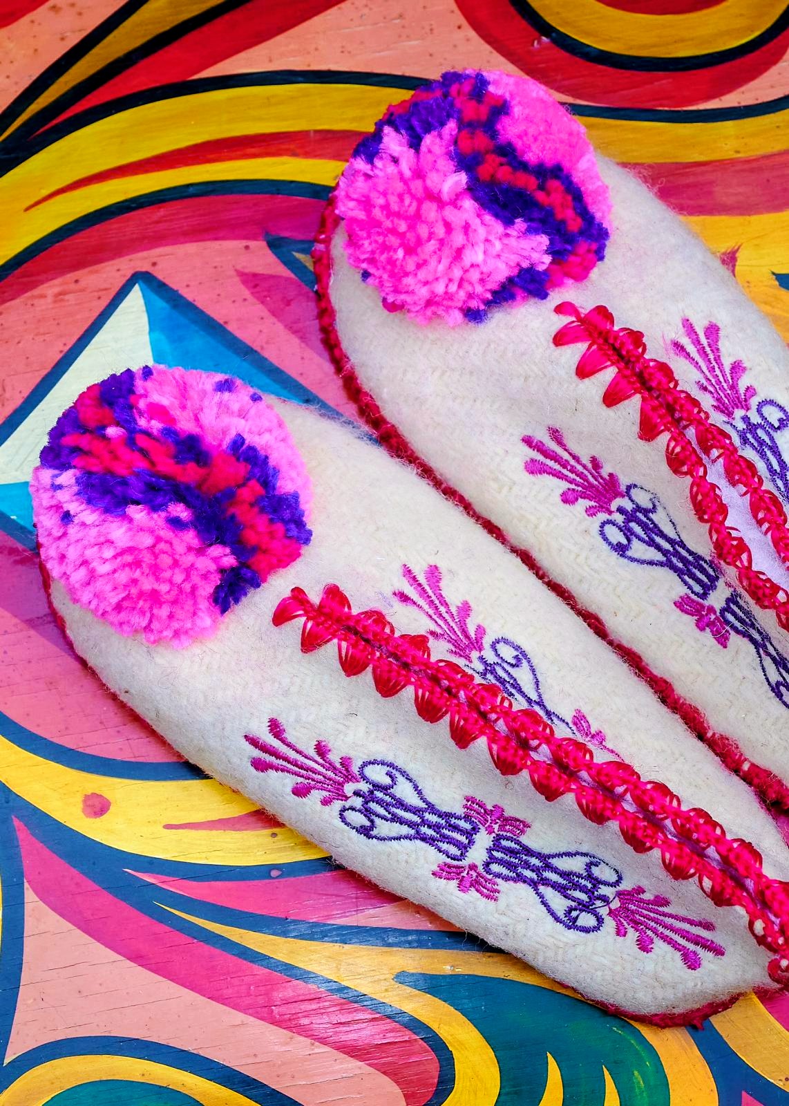Size 30 Kids Greek slippers