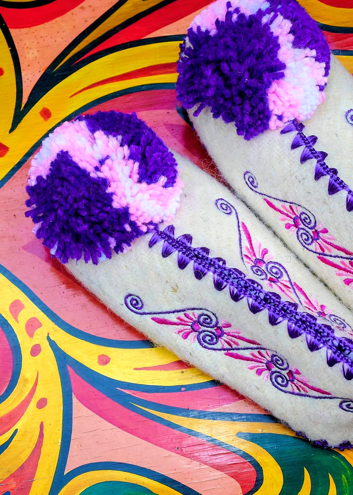 Size 34 Kids Greek slippers