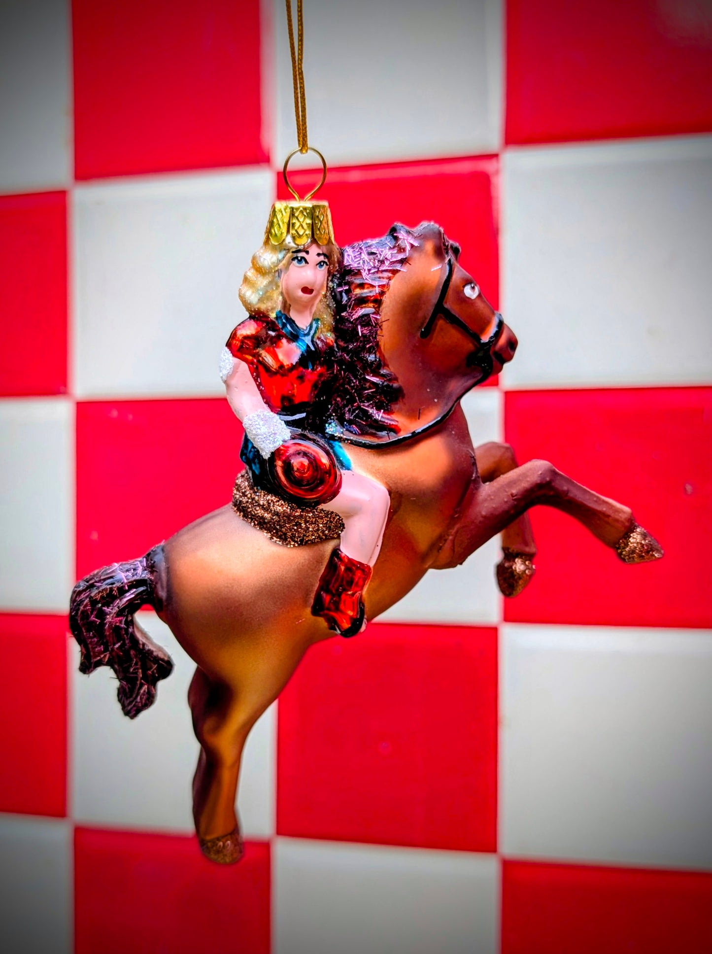 Yeehaw rodeo cowgirls!!! Most kitsch of country decs yet!!!!
Hand made, painted and glittered!
12 x 10 x 3.5cm
Fragile, glass,handle with care.