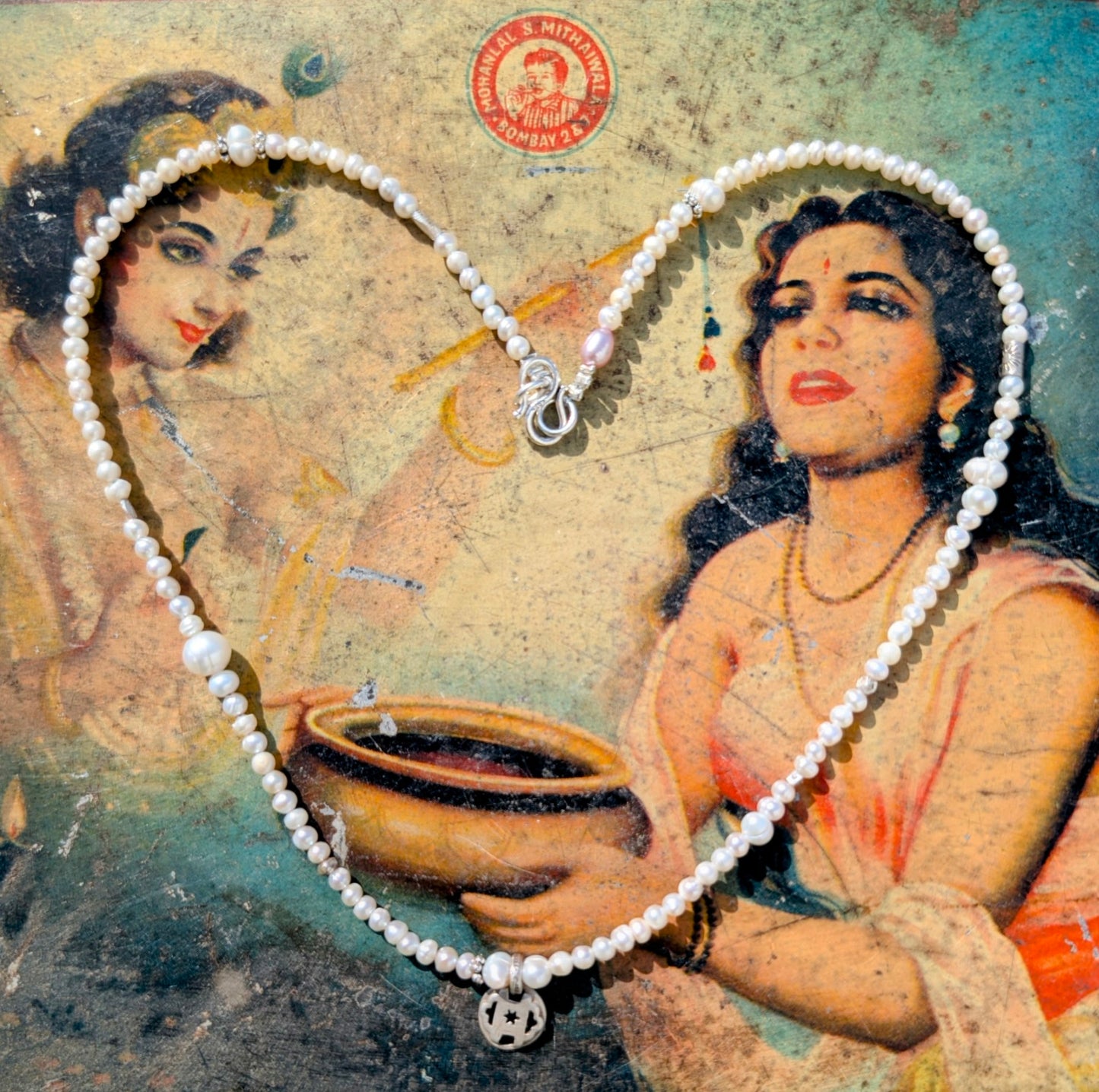 Pearly Indian queen necklaces
