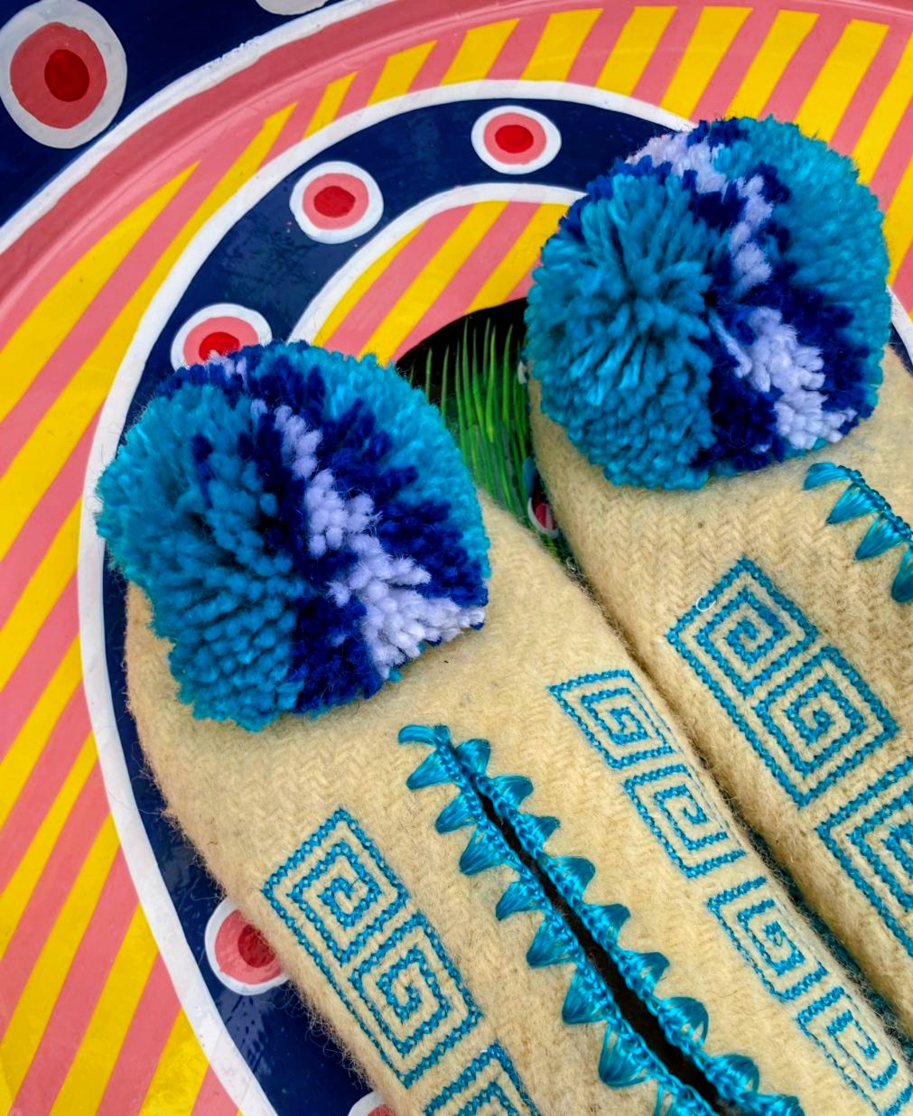 Greek pom pom slippers 39