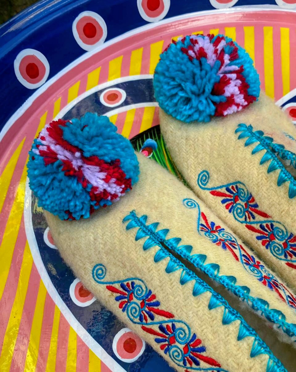 Greek pom pom slippers size 40