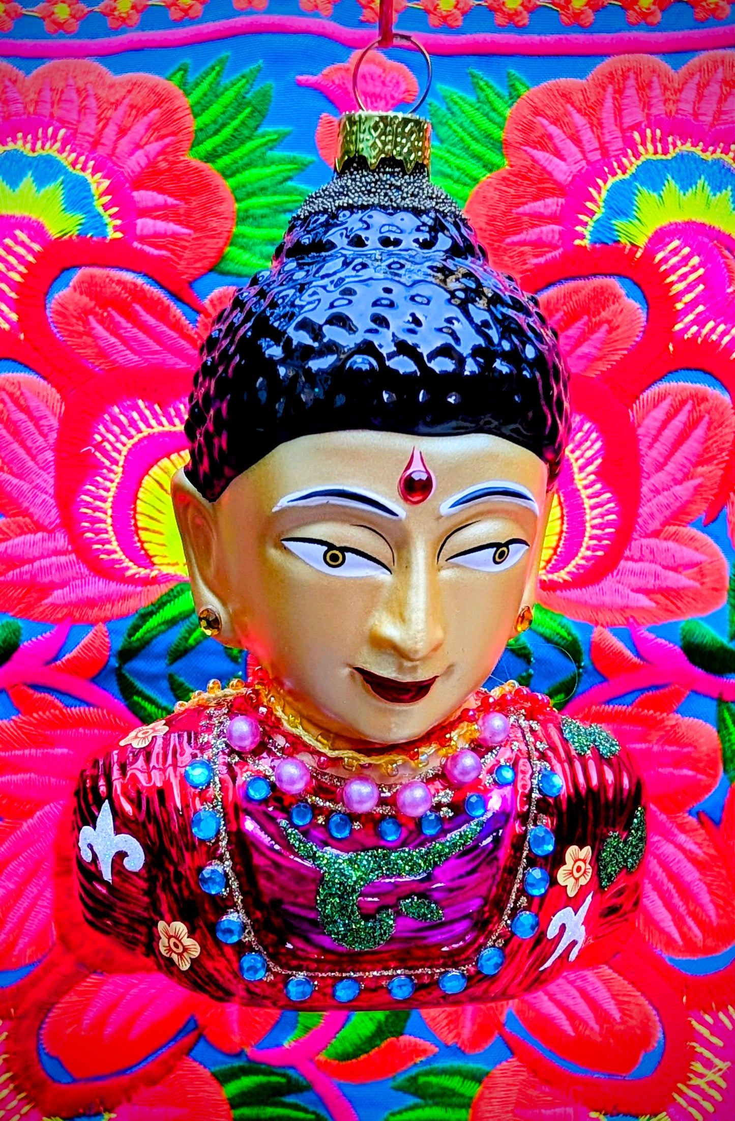 Serenity at its most beautiful. This glass Buddha decoration has been delicately hand painted with such detail and adorned and encrusted in gems, glitter and pearls!!!
Approx 13 x 9 x 5cm.