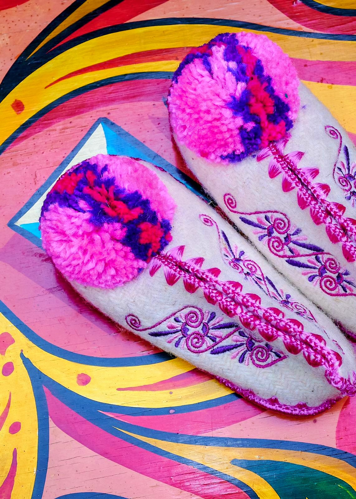 Size 24 Kids Greek slippers