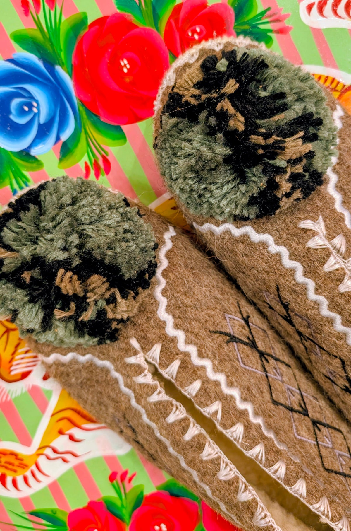 Greek pom pom slippers 44