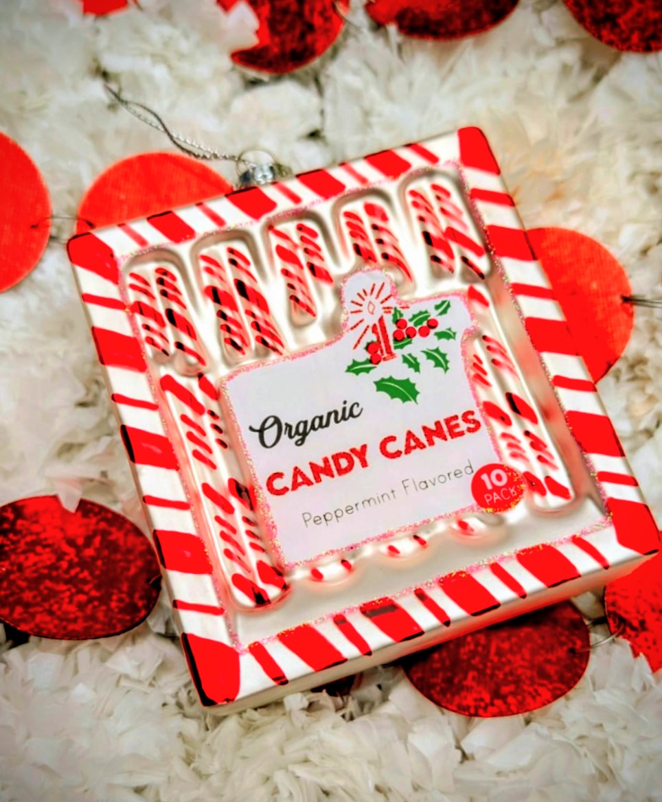 Shiny bright style, candy cane box joy.... As a glass decoration.....whaaaaatttt!!! The whole package literally!
We are packaging addicts, so when we saw this new collection we were ecstatic!
10 x 9 x 3.5cm