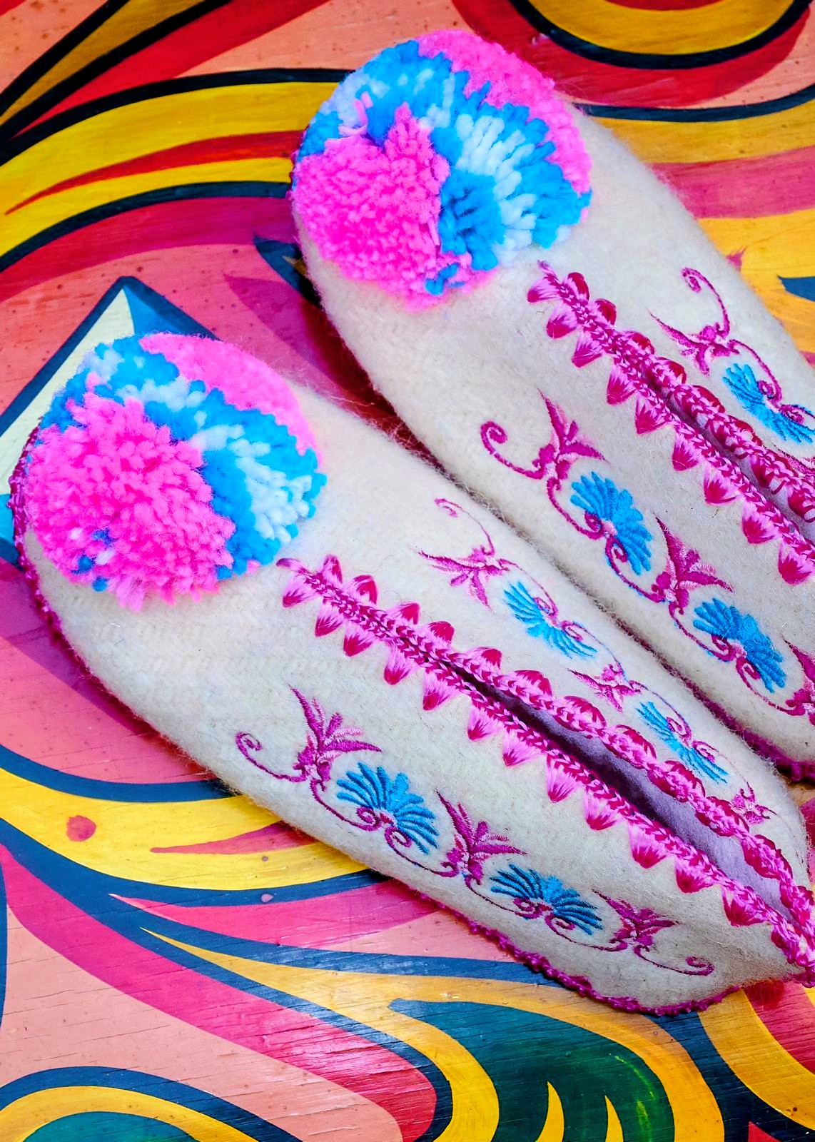 Size 30 Kids Greek slippers
