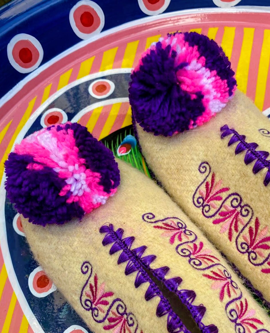 Greek pom pom slippers size 40