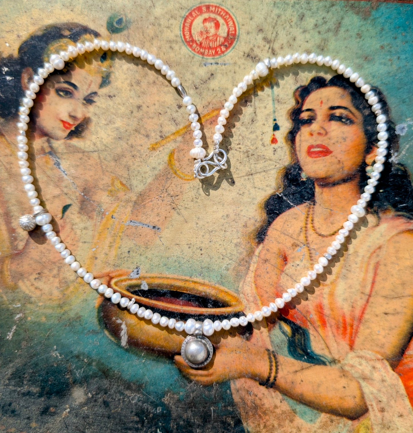 Pearly Indian queen necklaces