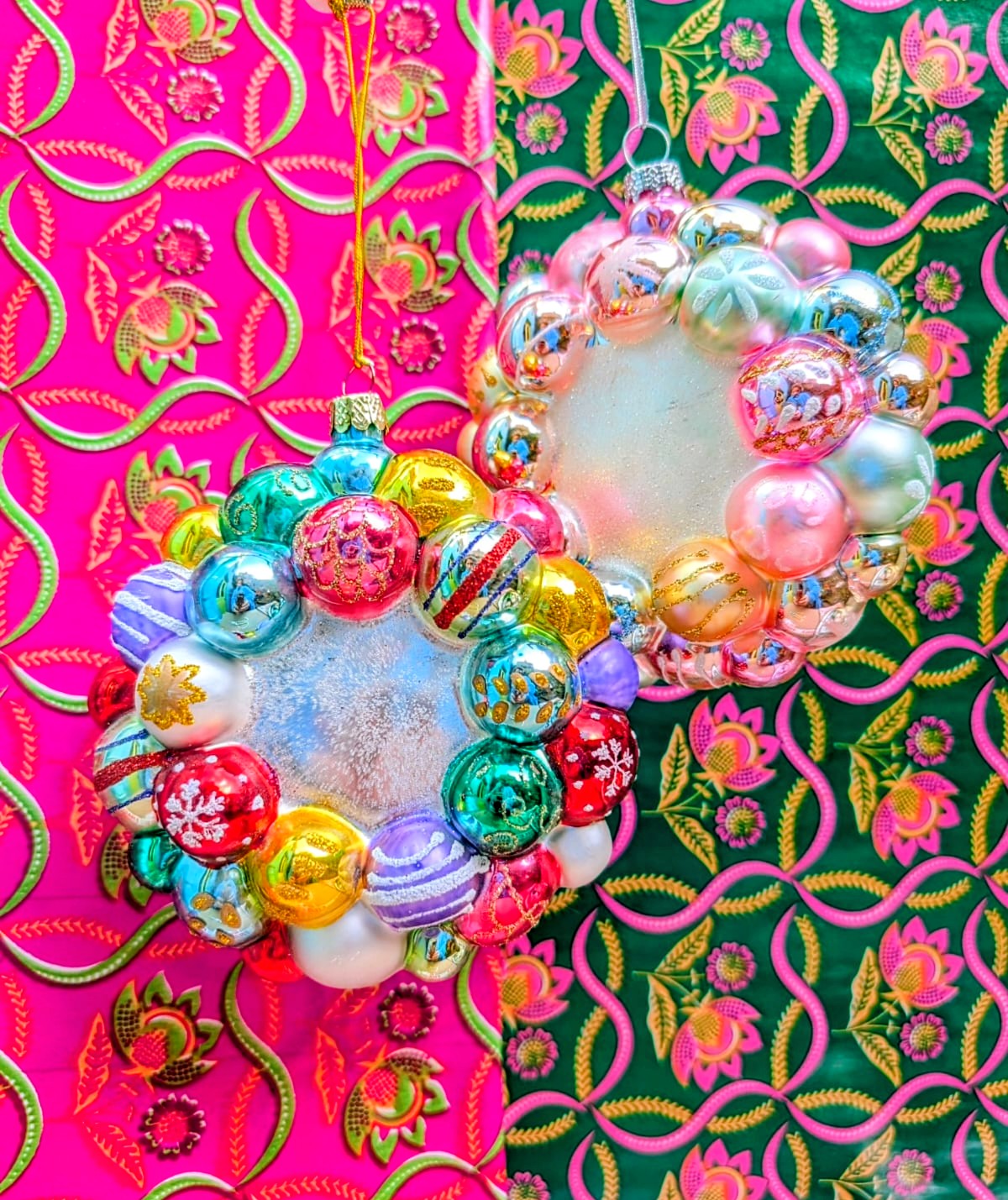The kitschest vintage wreaths are the best!, and this bauble celebrates them perfectly!!...as a christmas decoration!
This amazing bauble is made from hand blown glass and charming addition to your Christmas tree or festive holiday display.
Hand-painted glass decoration
Size 12 x 10 x 5cm
Fragile, handle with care
Cody Foster and co
