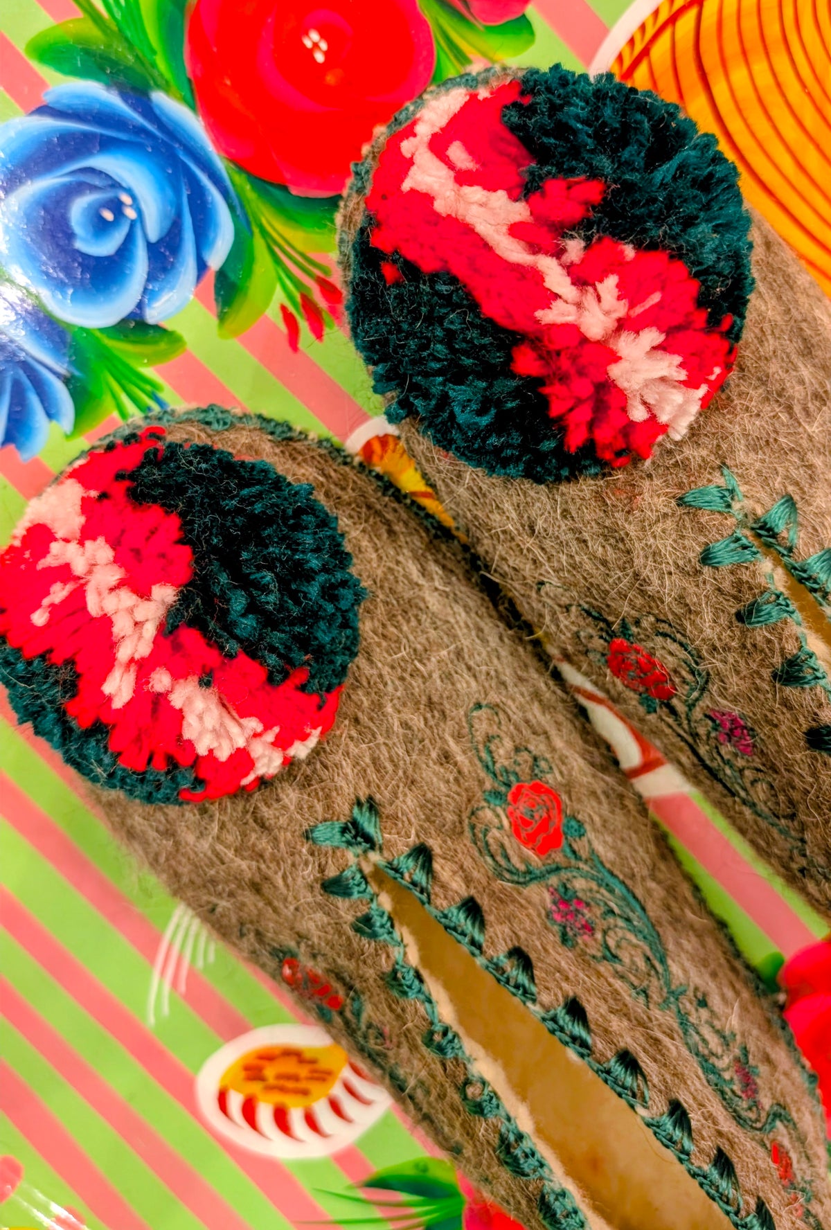 Greek pom pom slippers 39
