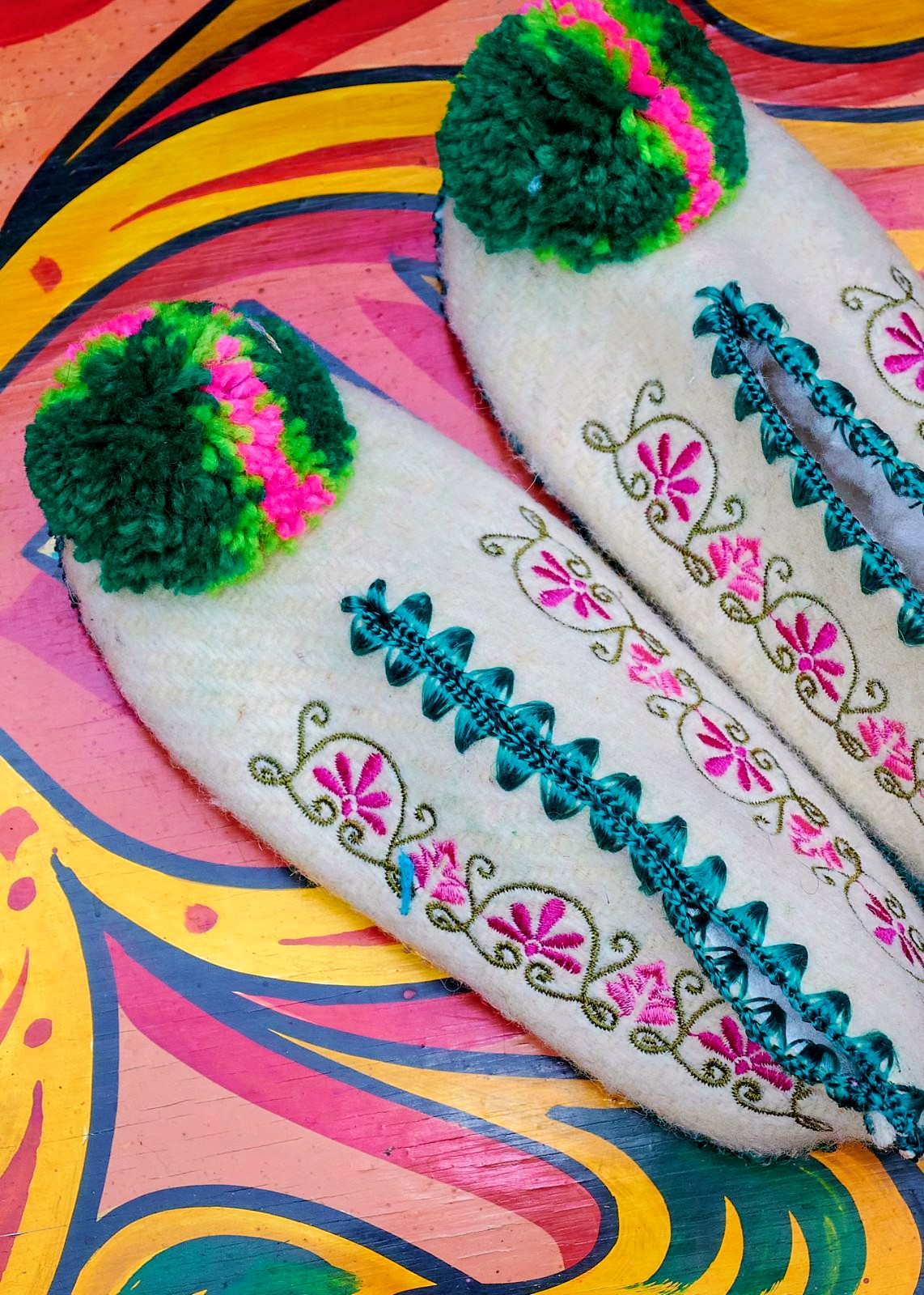 Size 32 Kids Greek slippers