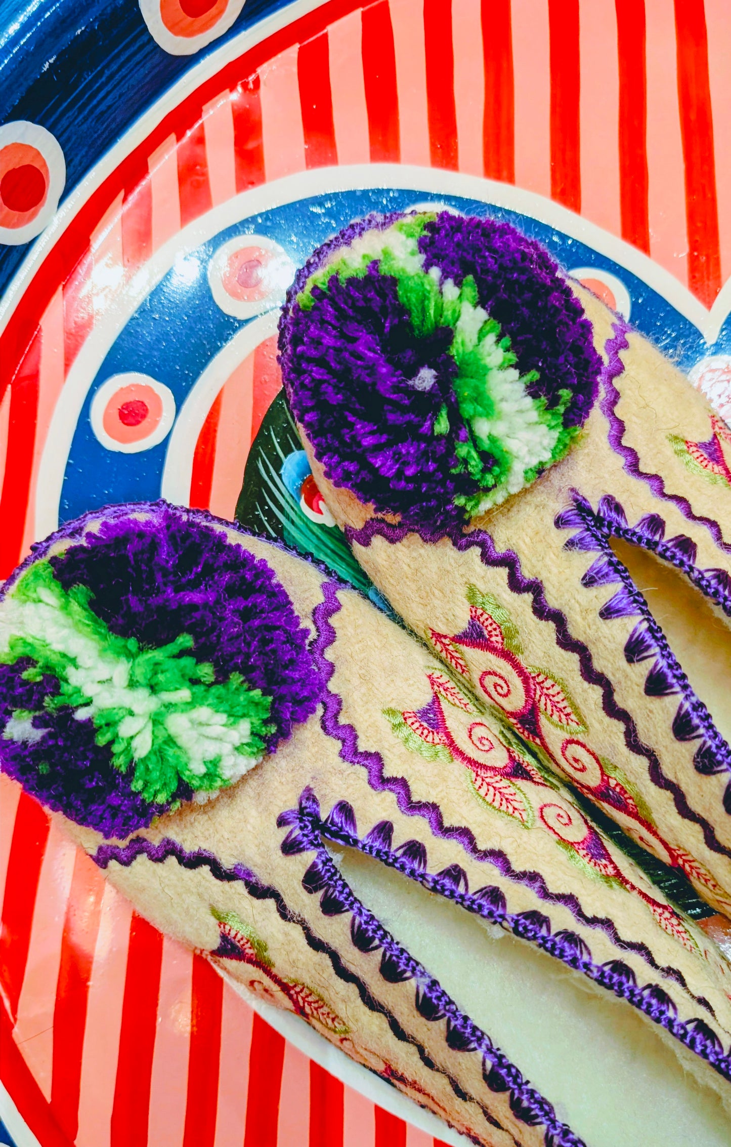 Greek pom pom slippers 39
