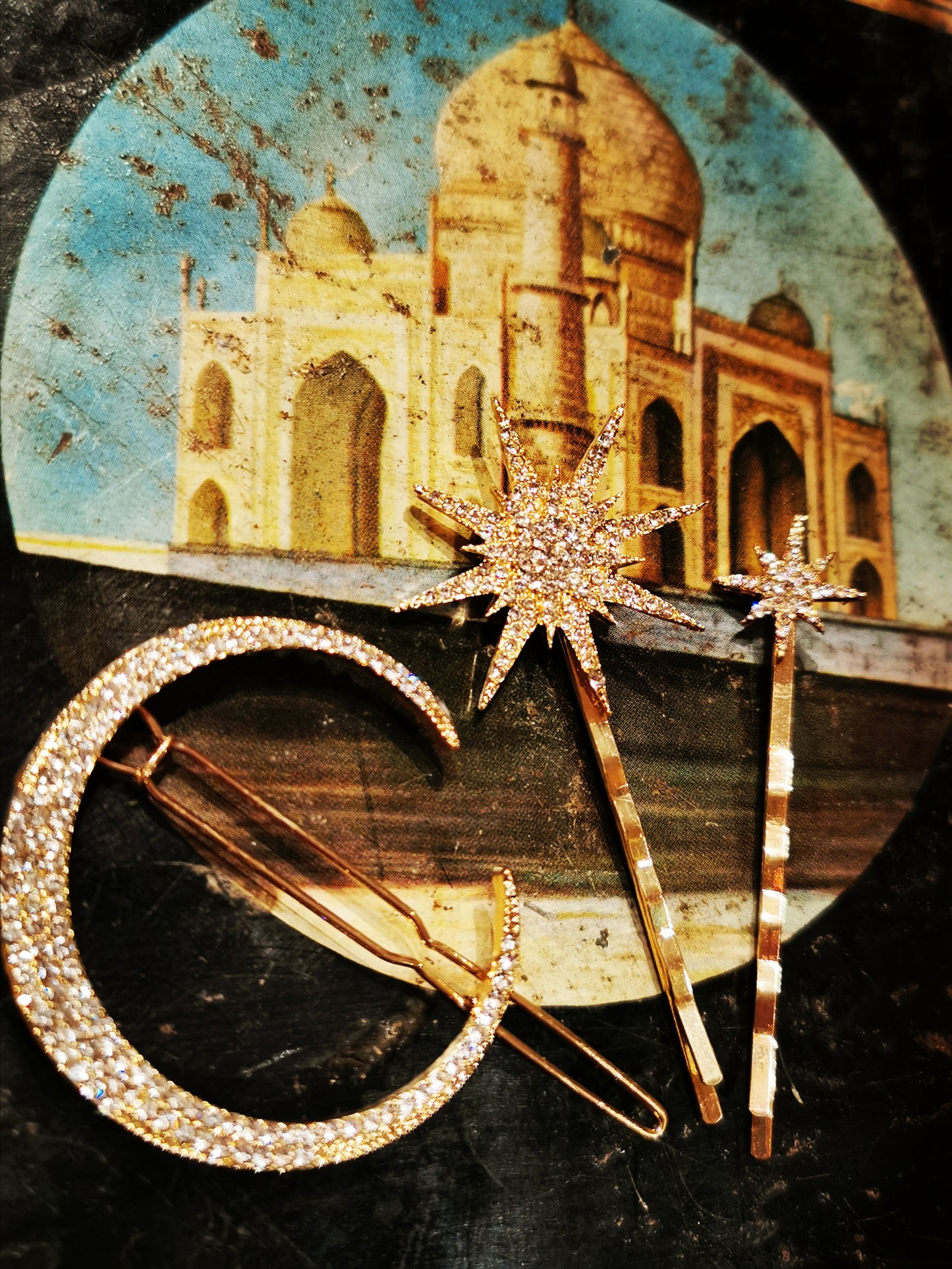 Gorgeous, glamorous vintage style moon and stars hair pins.Comes as a set of 3,wear them all at once for a bit of celestial sparkle!!